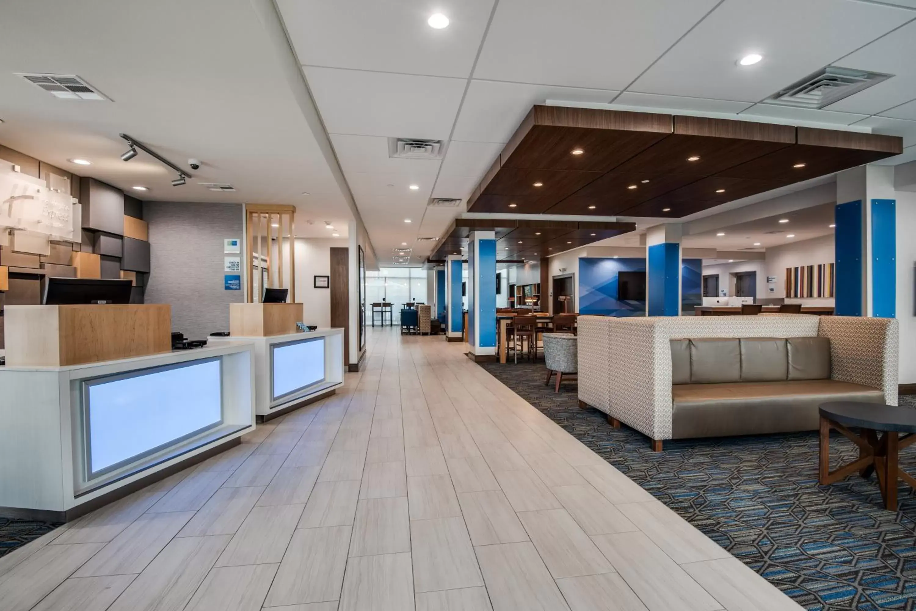 Property building, Lobby/Reception in Holiday Inn Express & Suites Dallas North - Addison, an IHG Hotel