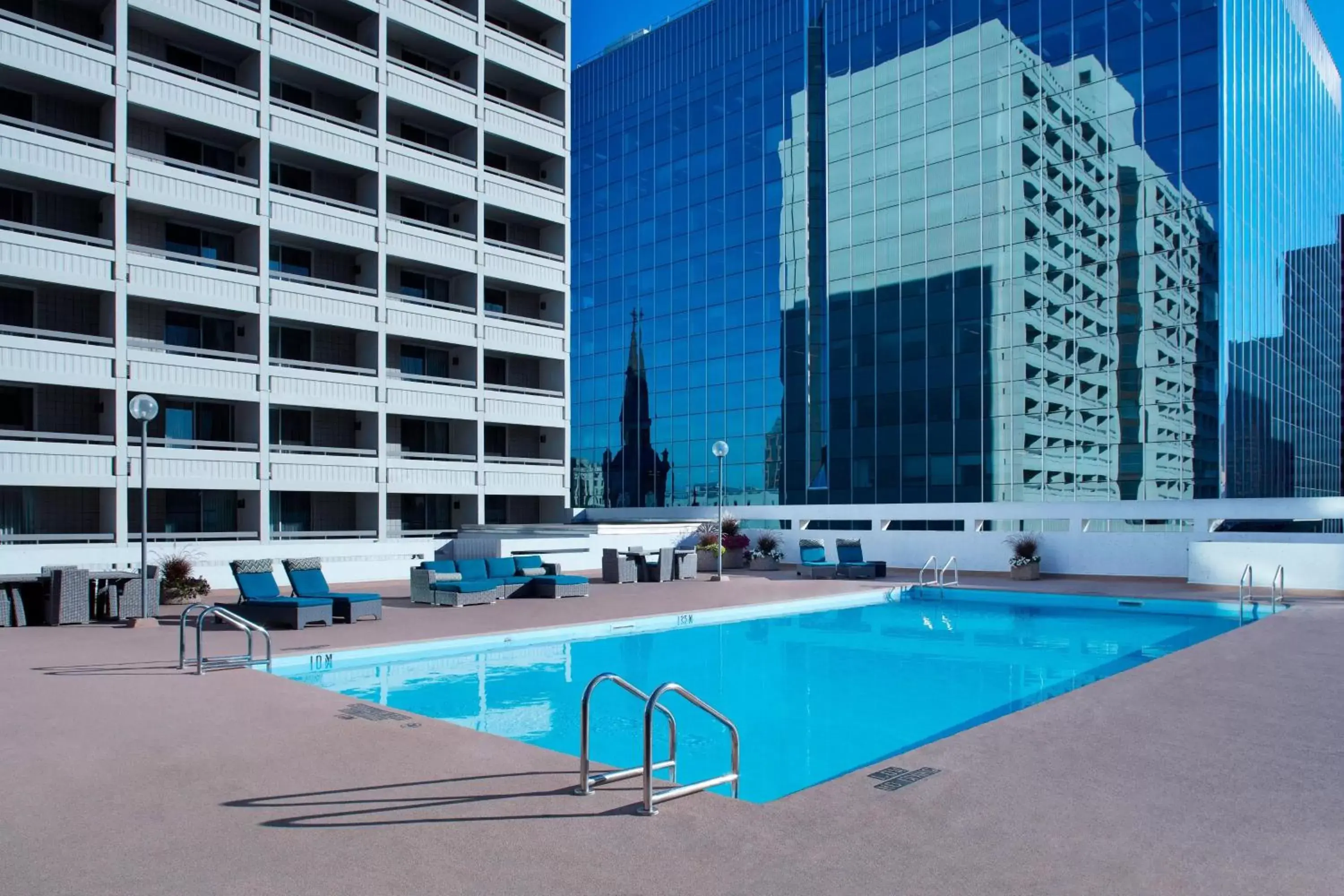 Swimming pool, Property Building in Delta Hotels by Marriott Winnipeg