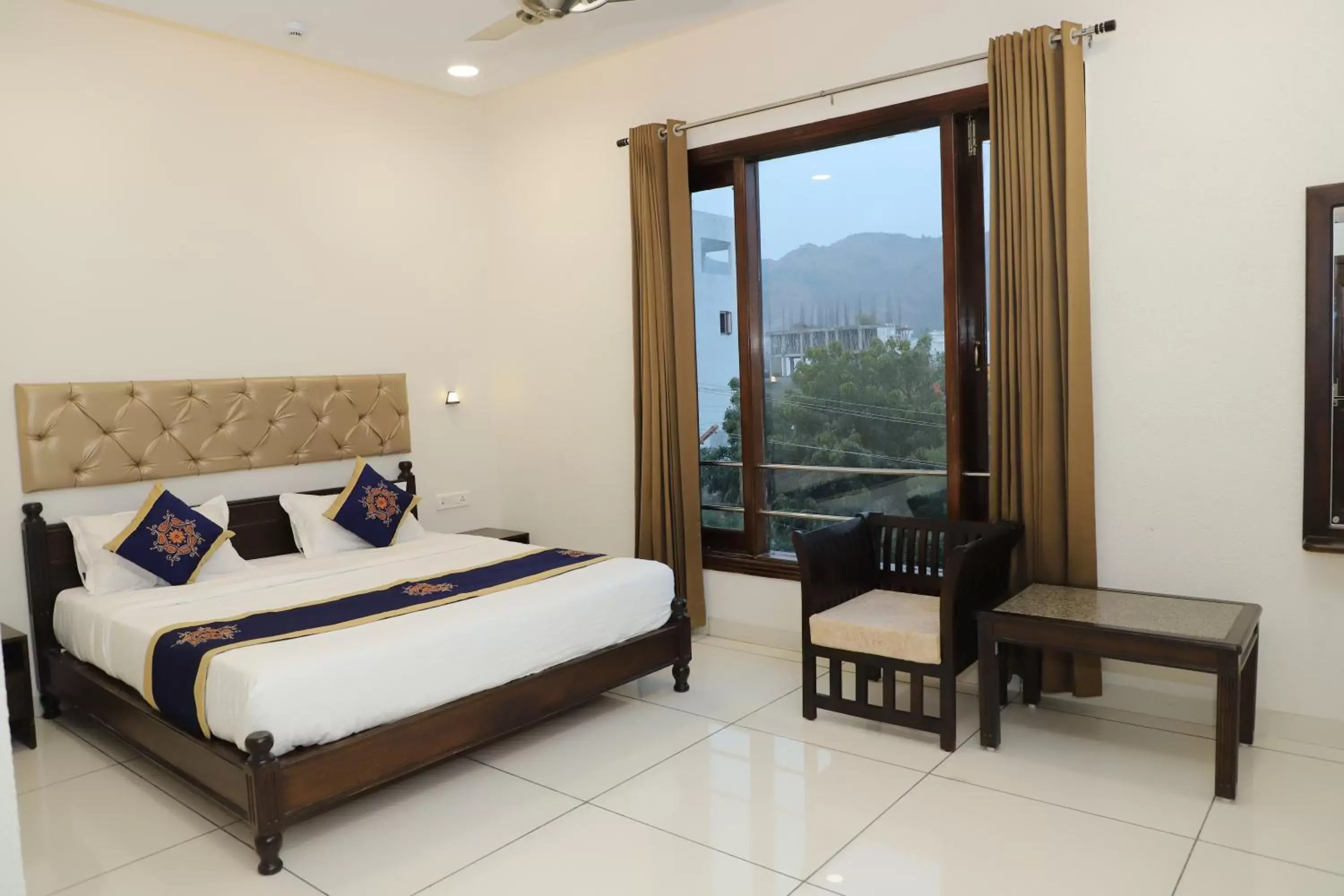 View (from property/room), Bed in Clover Inn View (from property/room), Bed in Clover Inn