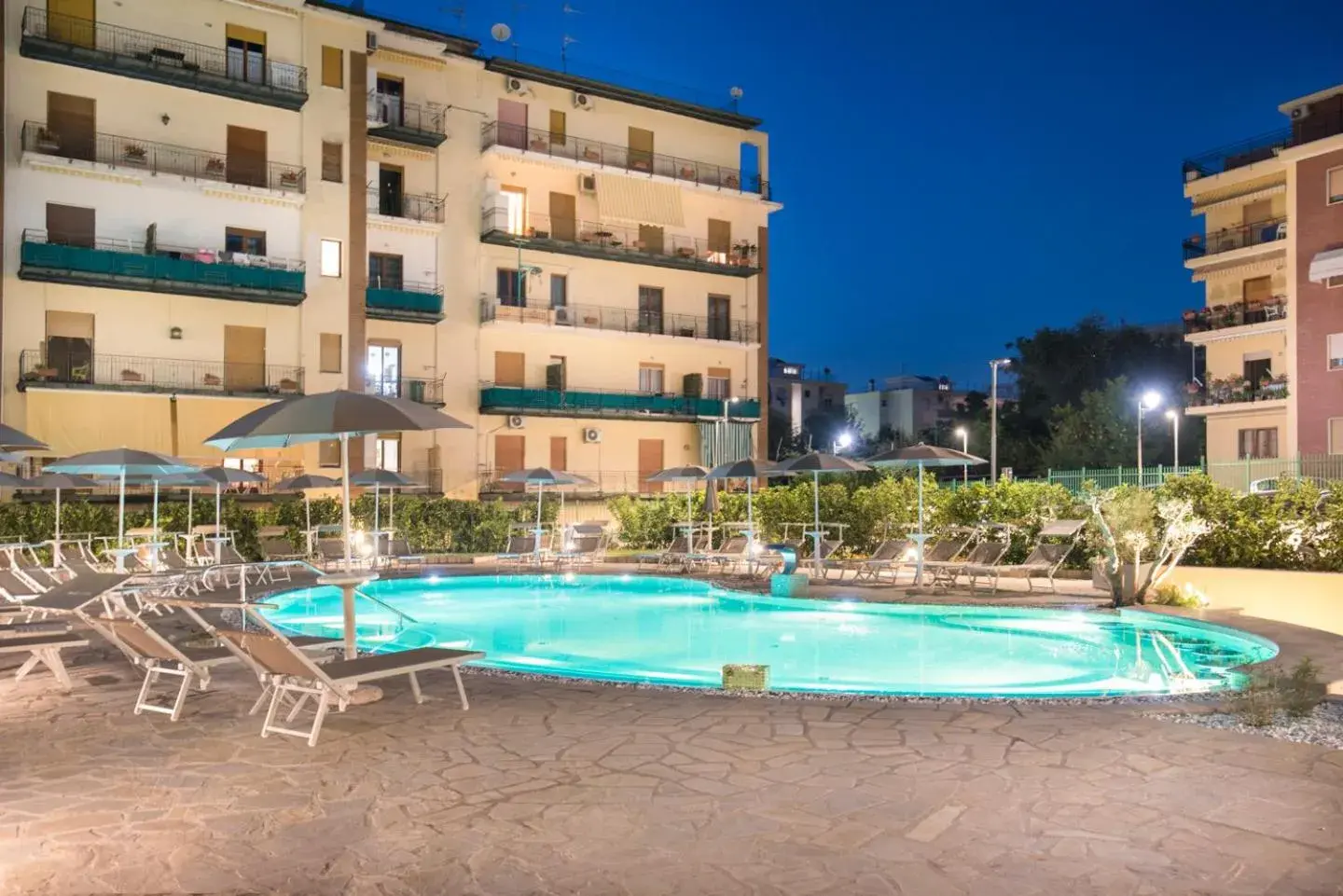 Area and facilities, Swimming Pool in Hotel Leone