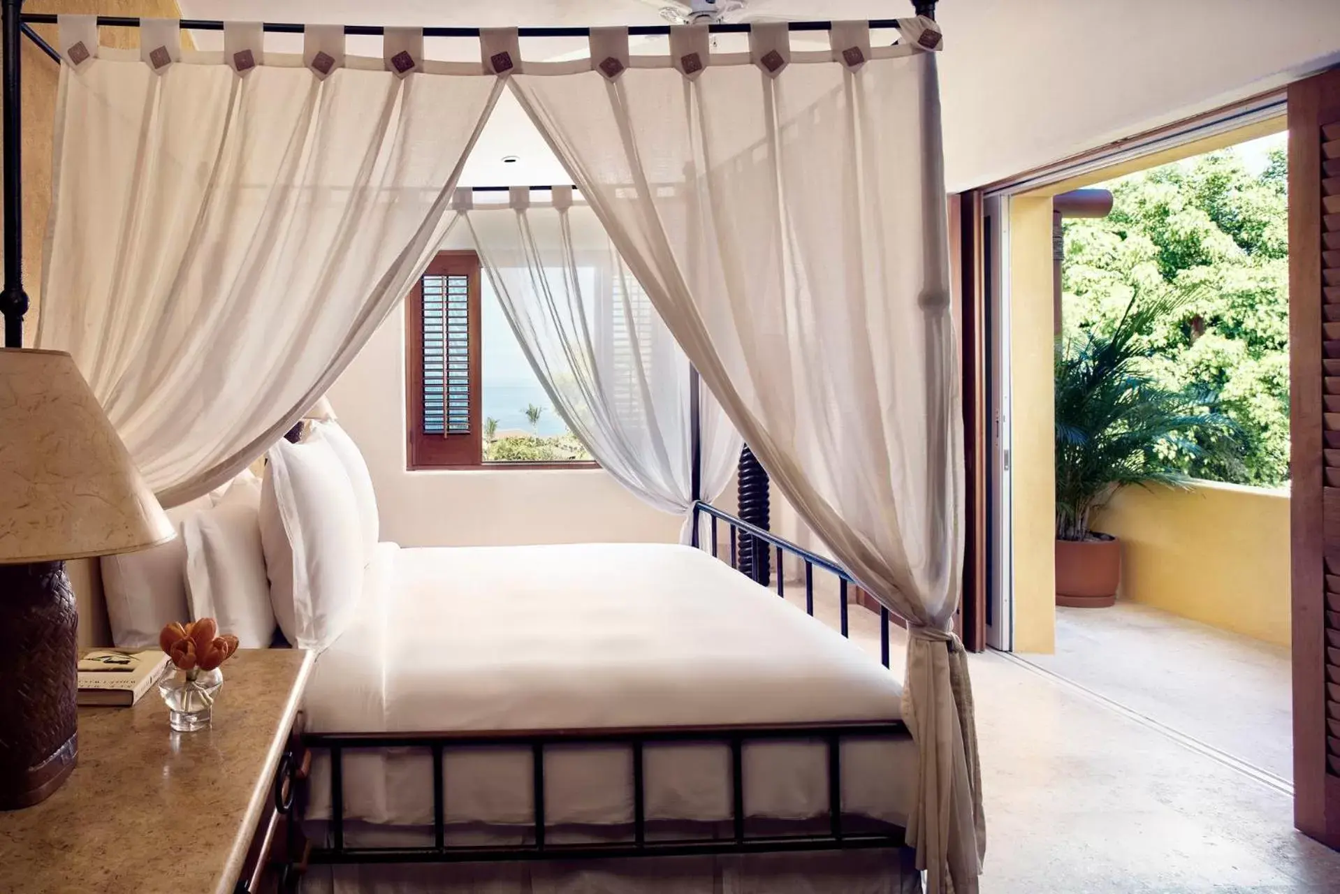 Bedroom, Bed in Four Seasons Resort Punta Mita