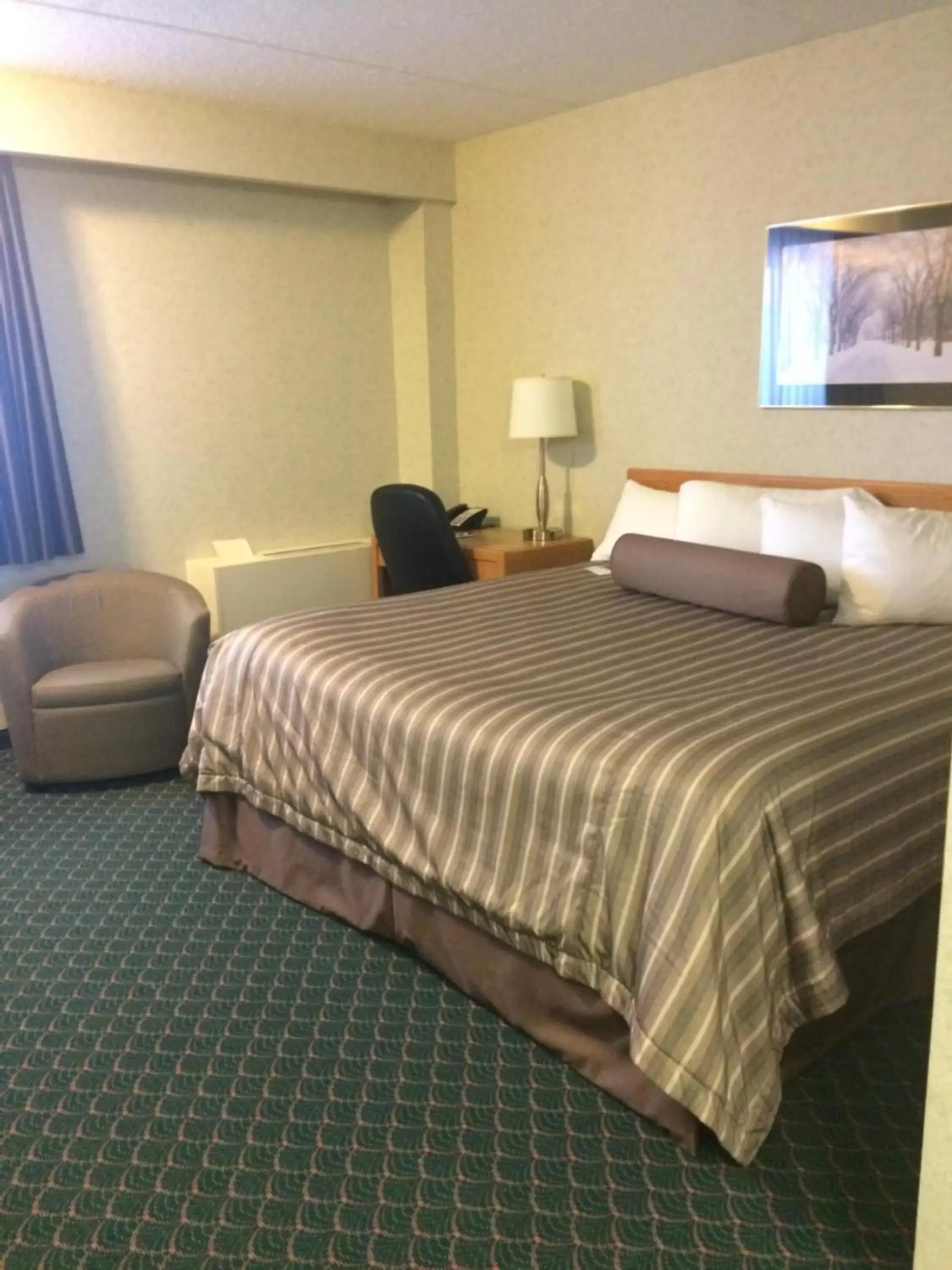 Bedroom, Bed in Travelodge by Wyndham Winnipeg East