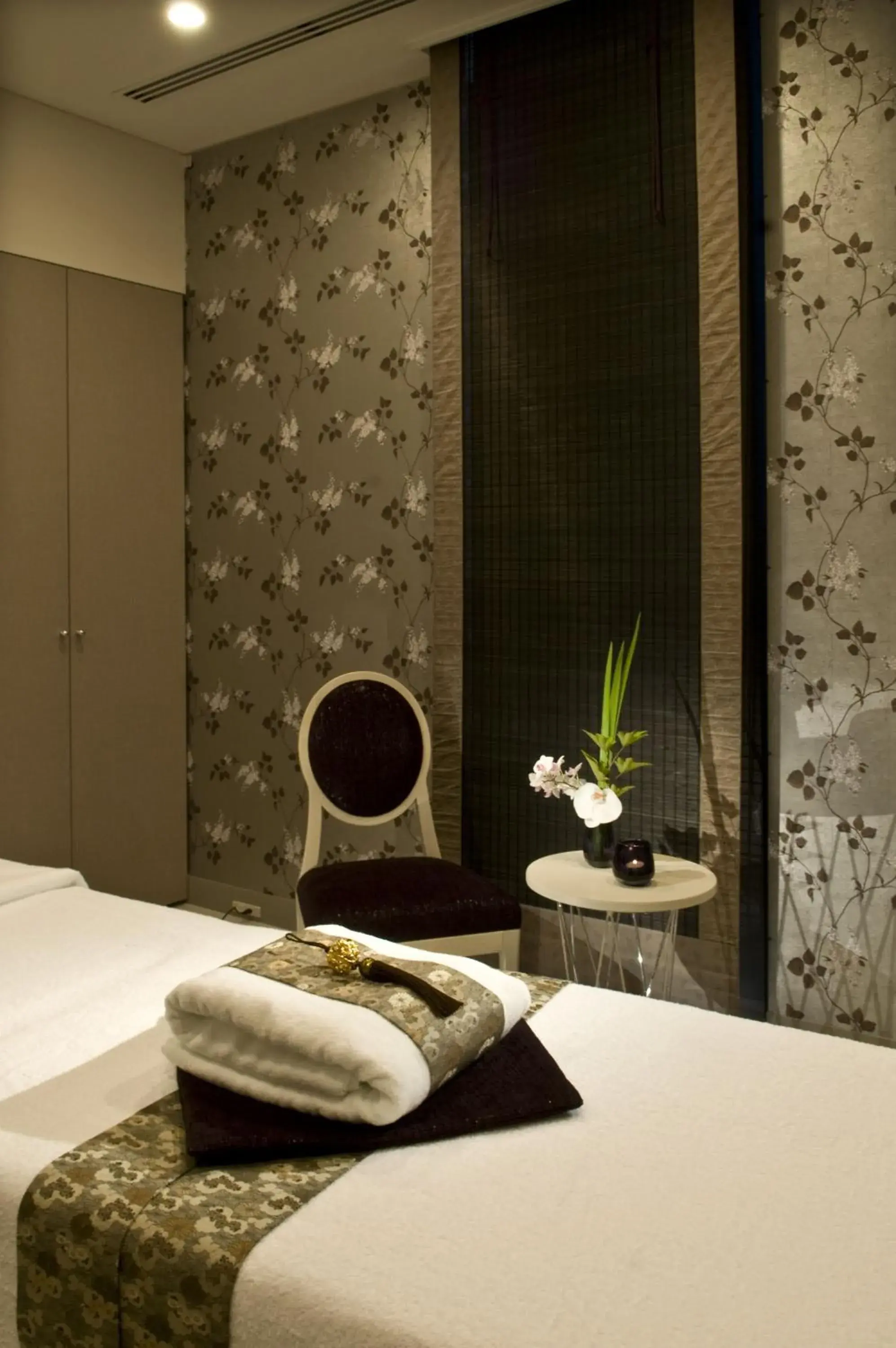 Spa and wellness centre/facilities, Bed in The Capitol Hotel Tokyu