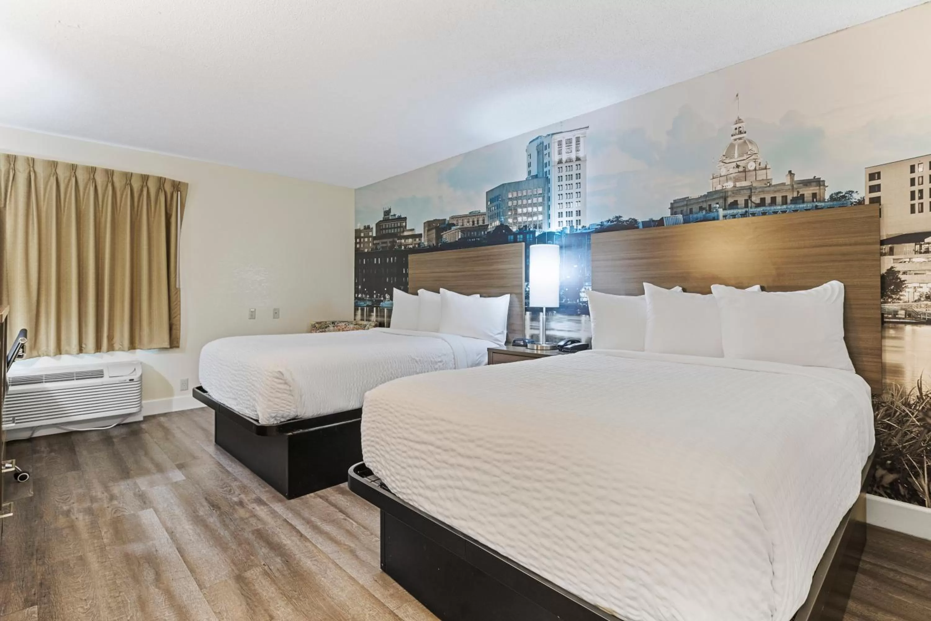 Photo of the whole room, Bed in Clarion Pointe Savannah Gateway I-95