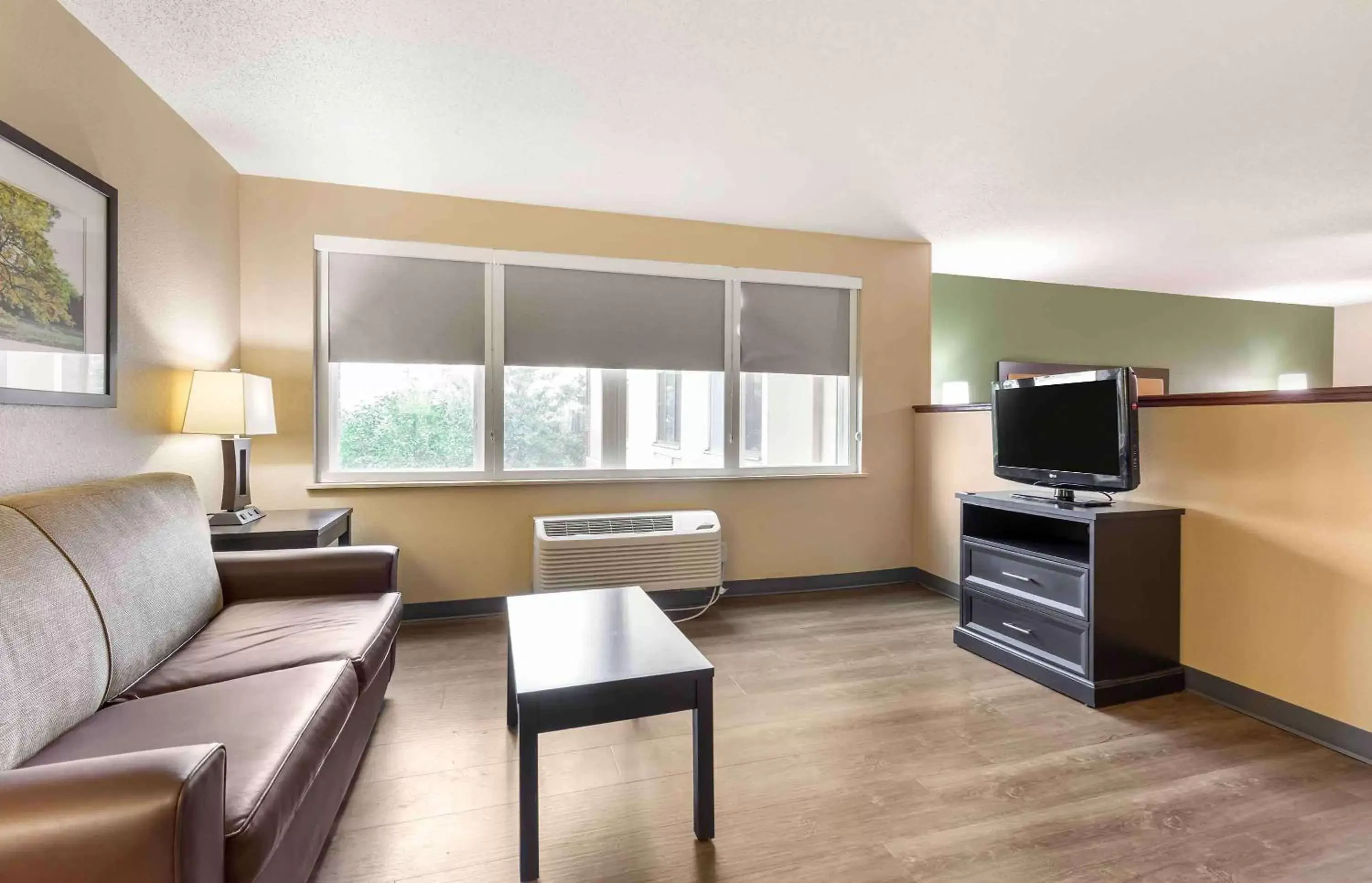 Bedroom, TV/Entertainment Center in Extended Stay America Suites - Washington, DC - Springfield