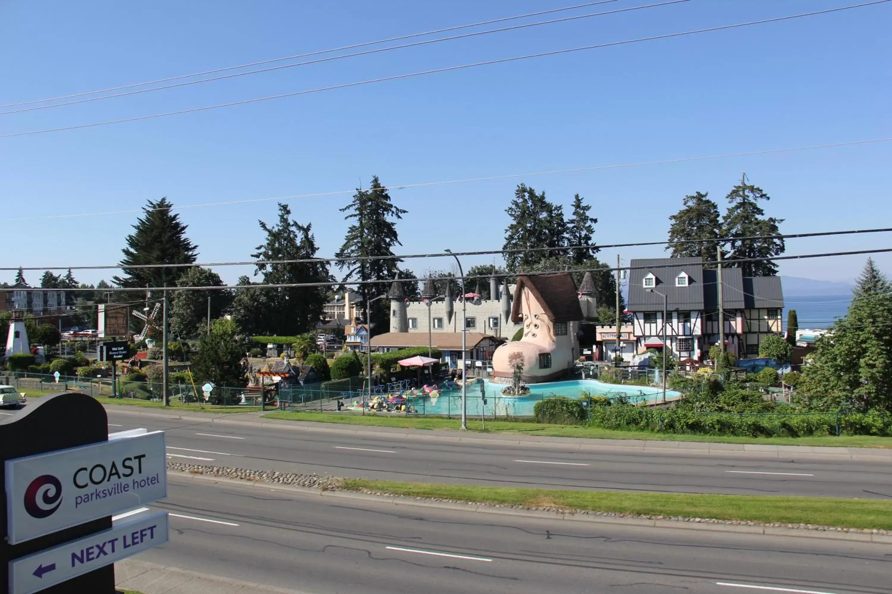 Minigolf, Property Building in Coast Parksville Hotel