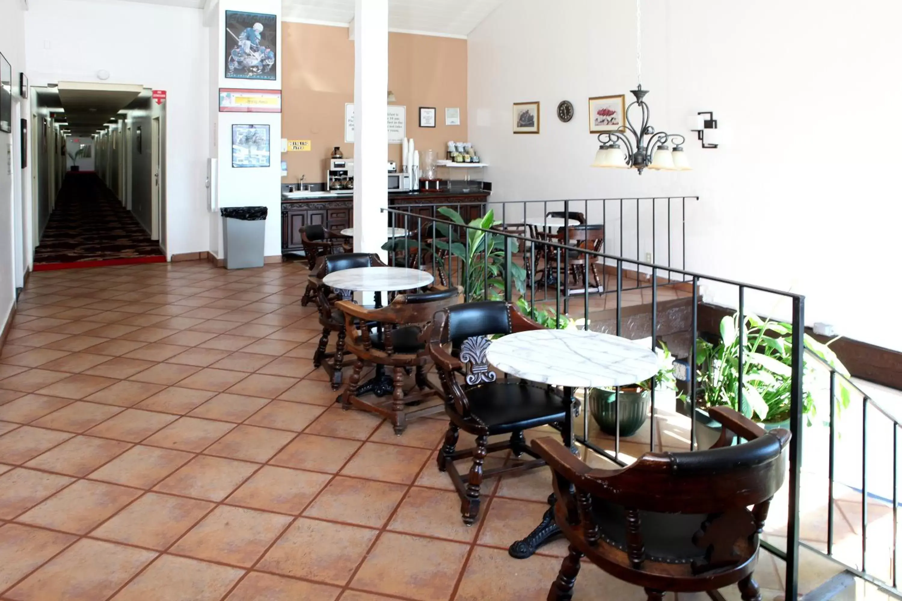Restaurant/Places to Eat in Granada Inn