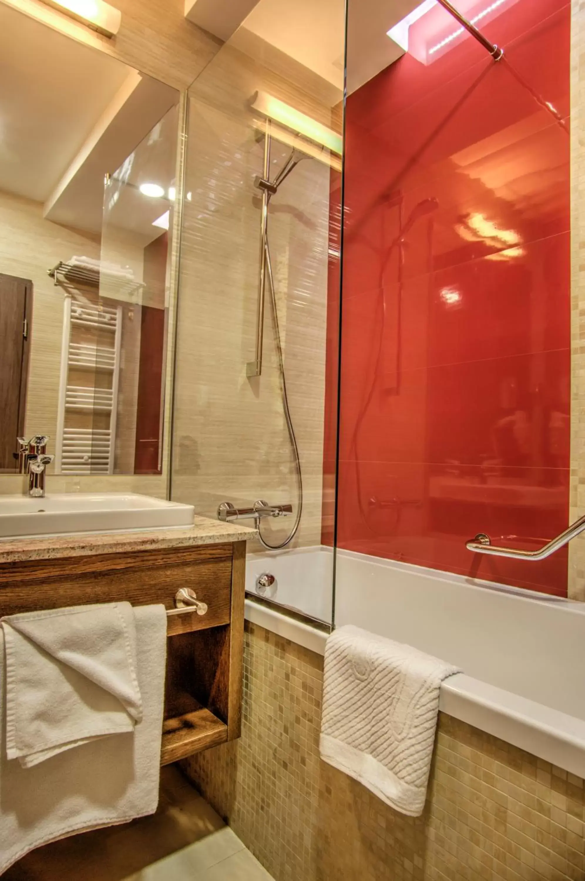 Shower, Bathroom in Holiday Inn Plovdiv, an IHG Hotel