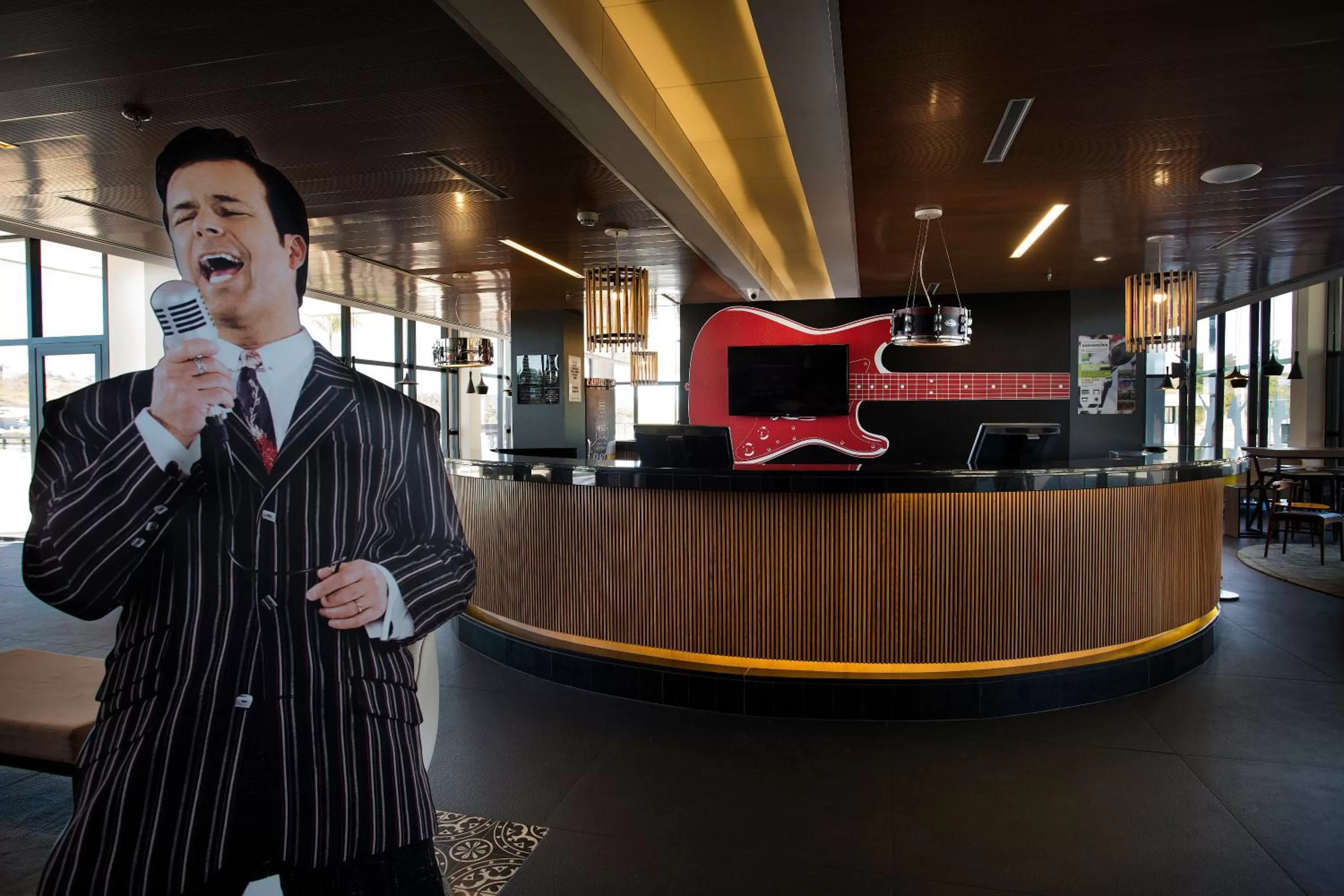 People in ibis Styles Taubate