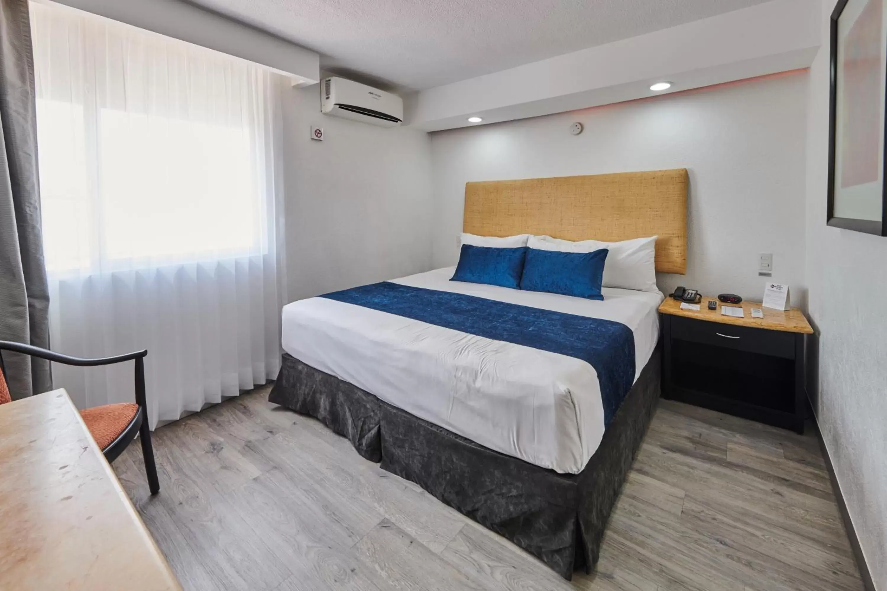 Photo of the whole room, Bed in Best Western Plus Gran Hotel Centro Historico Photo of the whole room, Bed in Best Western Plus Gran Hotel Centro Historico