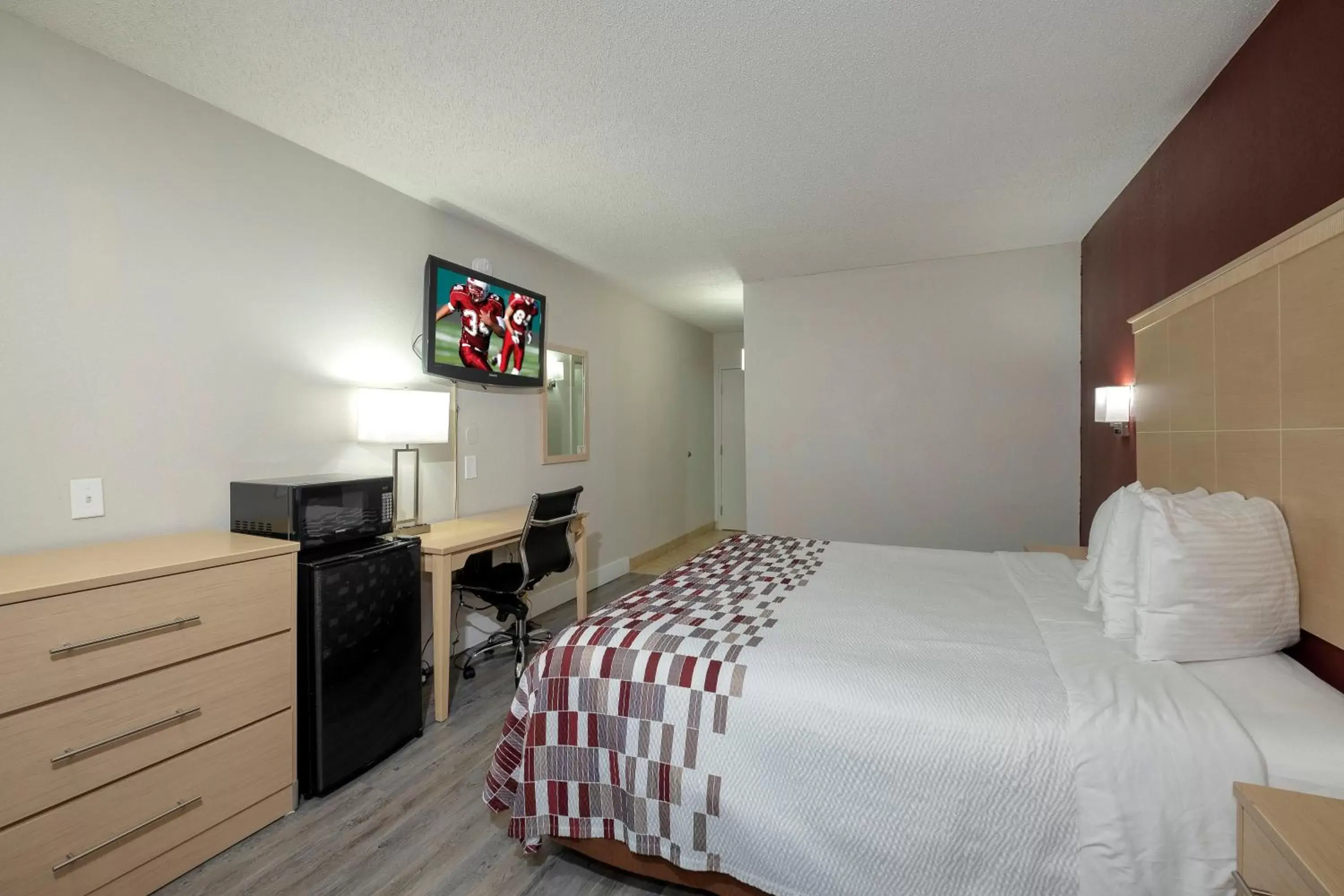 Photo of the whole room, Room Photo in Red Roof Inn Raleigh North-Crabtree Mall-PNC Arena