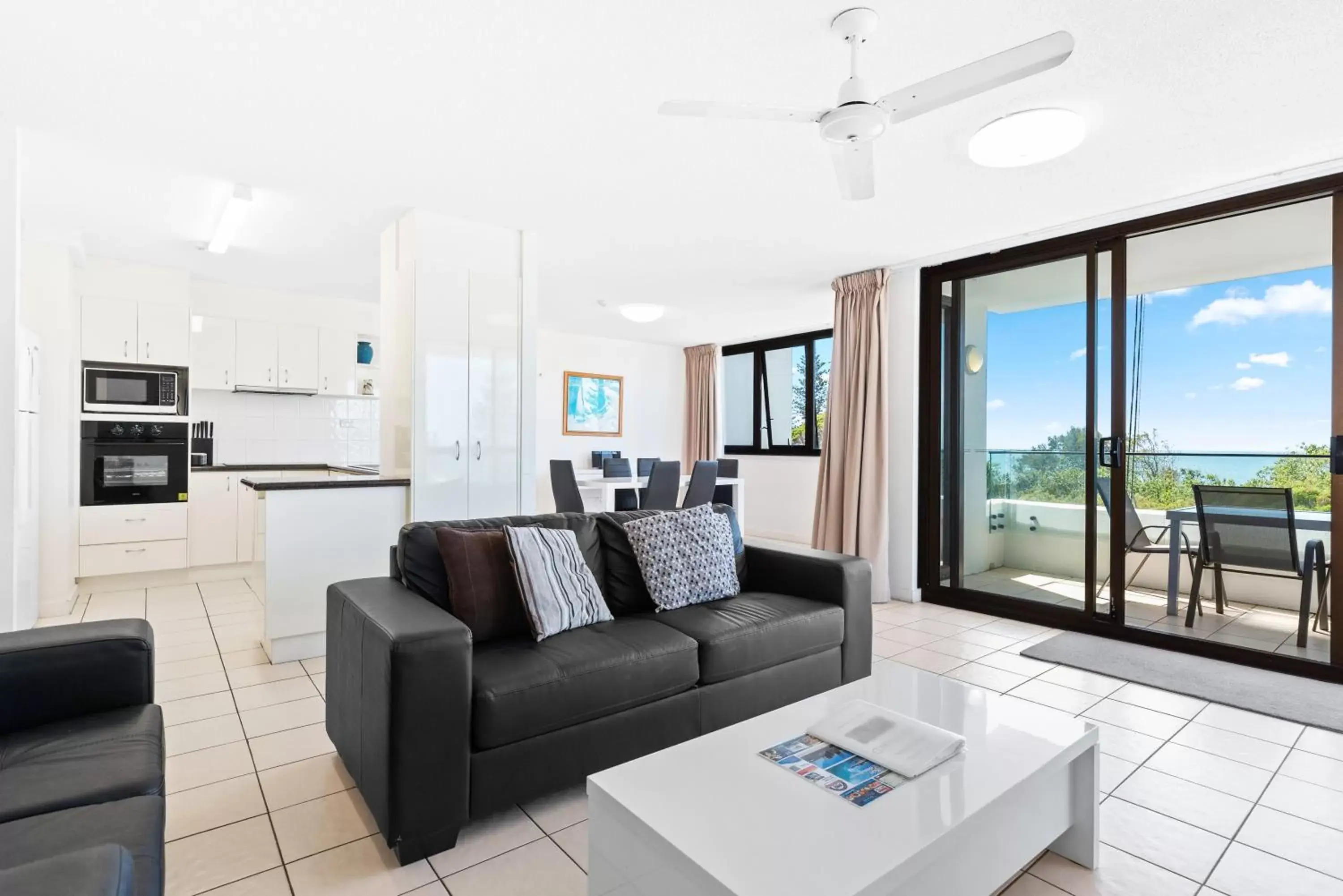 Kitchen or kitchenette, Seating Area in Windward Apartments