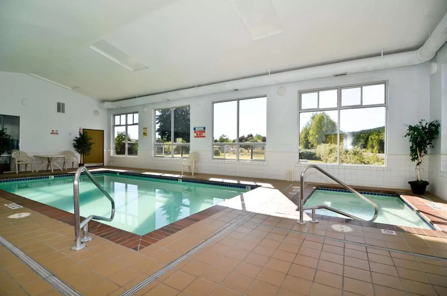 Swimming Pool in Best Western Cottage Grove Inn
