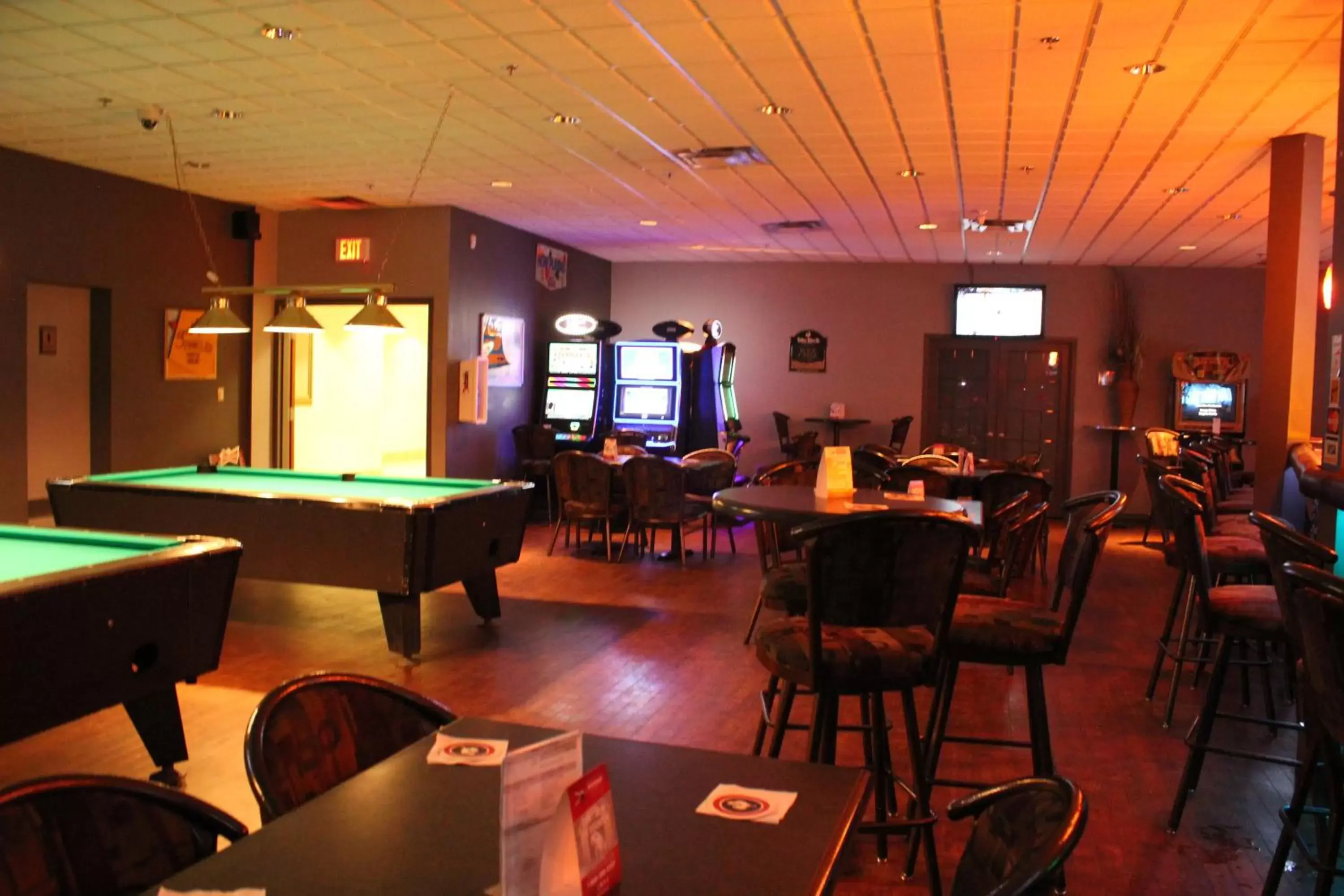 Lounge or bar, Billiards in Ramada by Wyndham Edmonton South