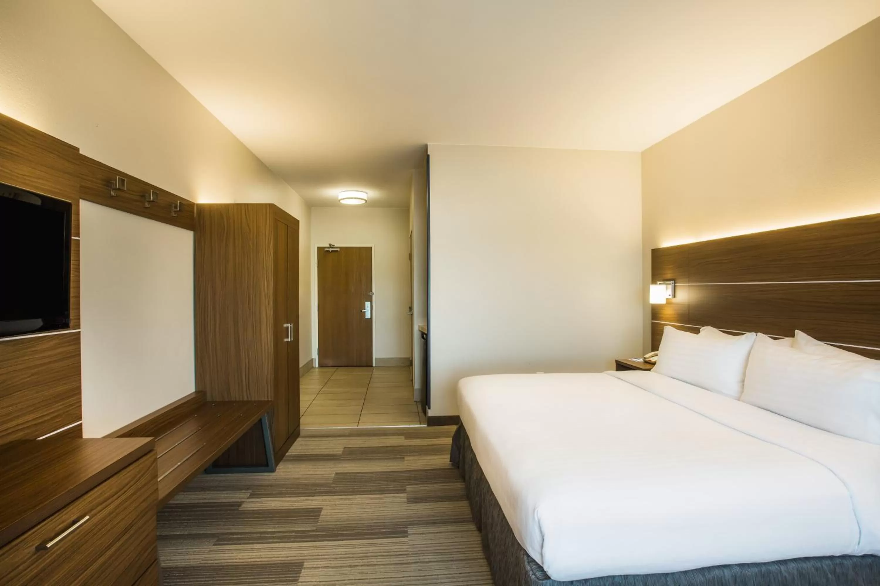 Photo of the whole room, Bed in Holiday Inn Express Hotel & Suites Cedar City by IHG