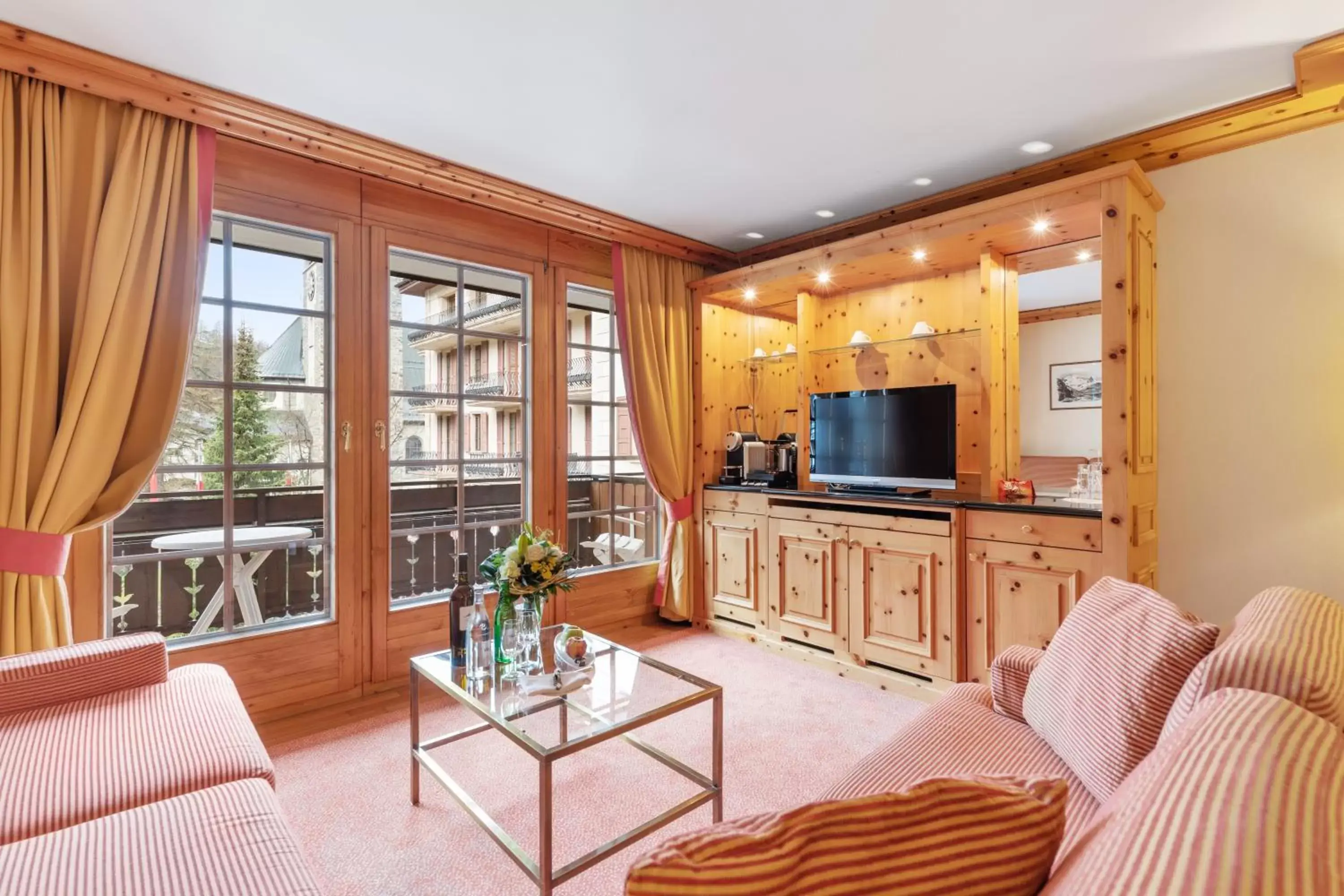 Living room, Seating Area in Grand Hotel Zermatterhof