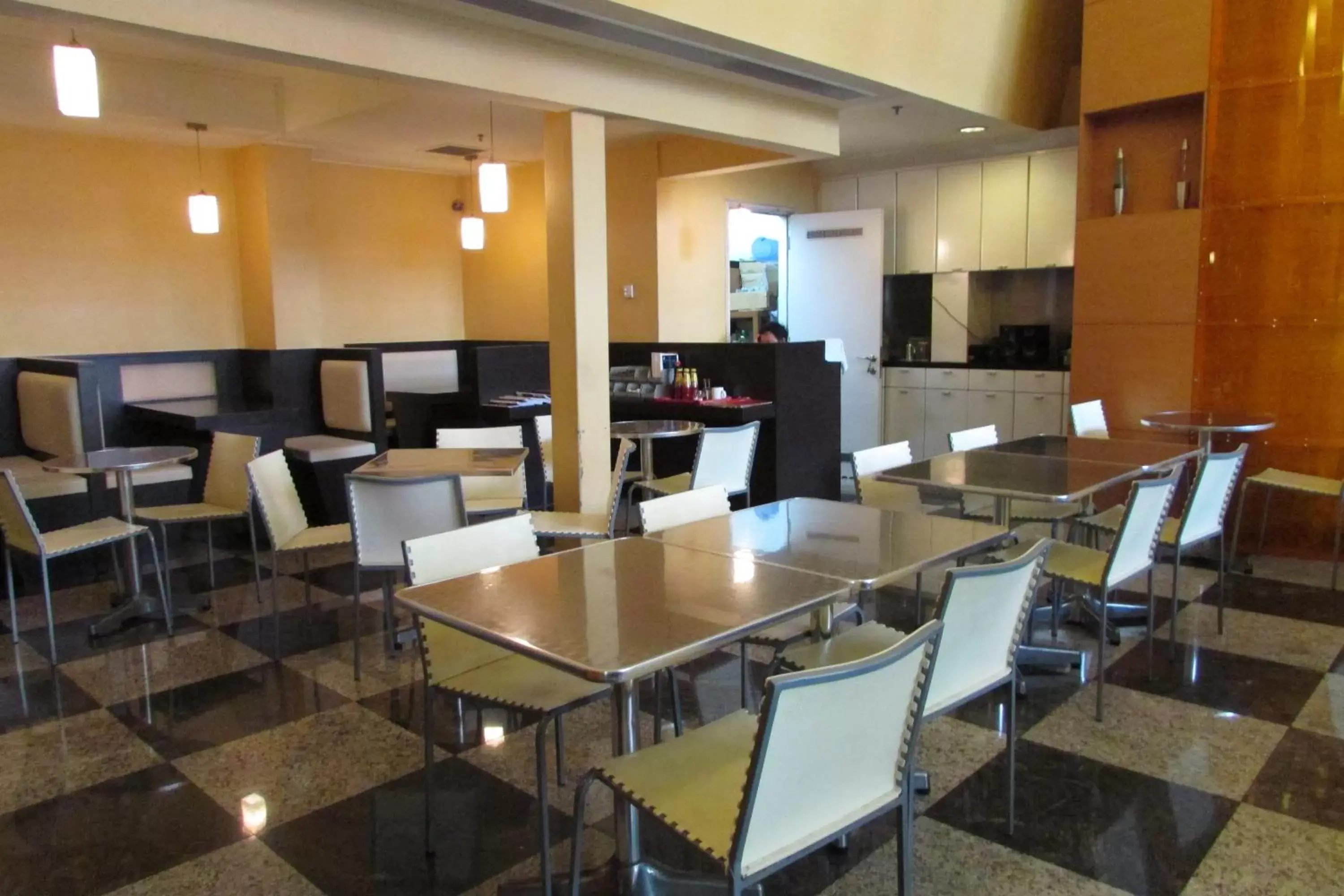 Restaurant/places to eat in Strand Hotel Restaurant/places to eat in Strand Hotel