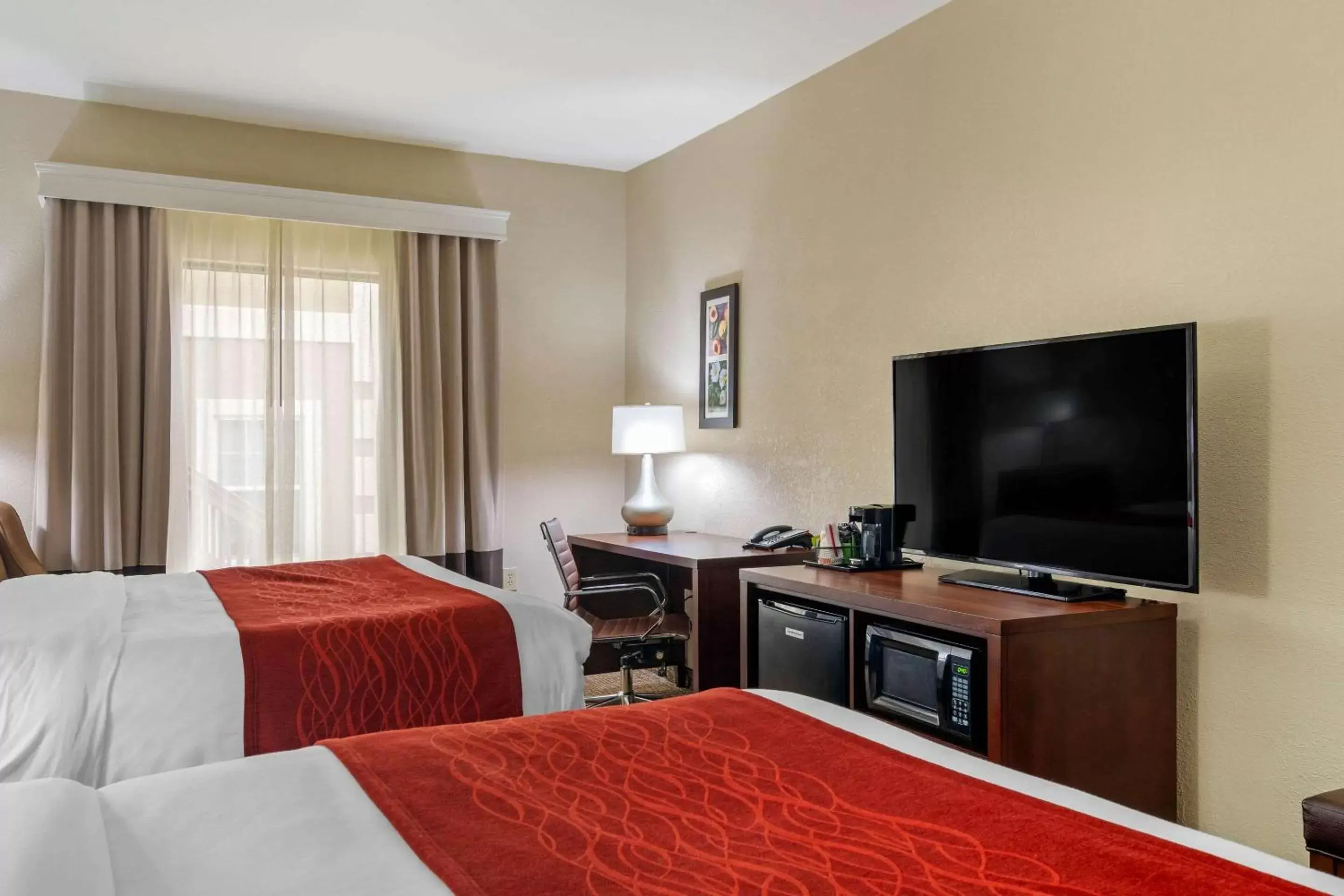 Bedroom, TV/Entertainment Center in Comfort Inn & Suites