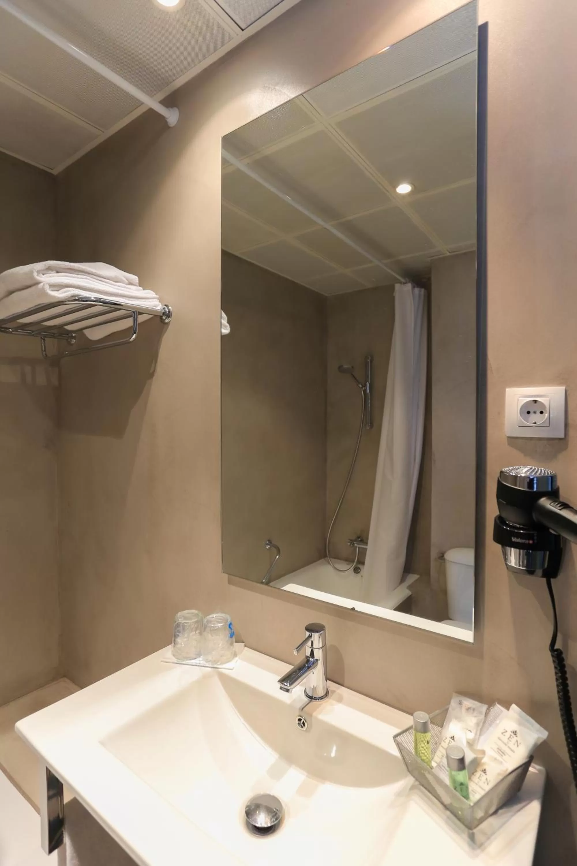 Bathroom in Habitus Hotel Leyre