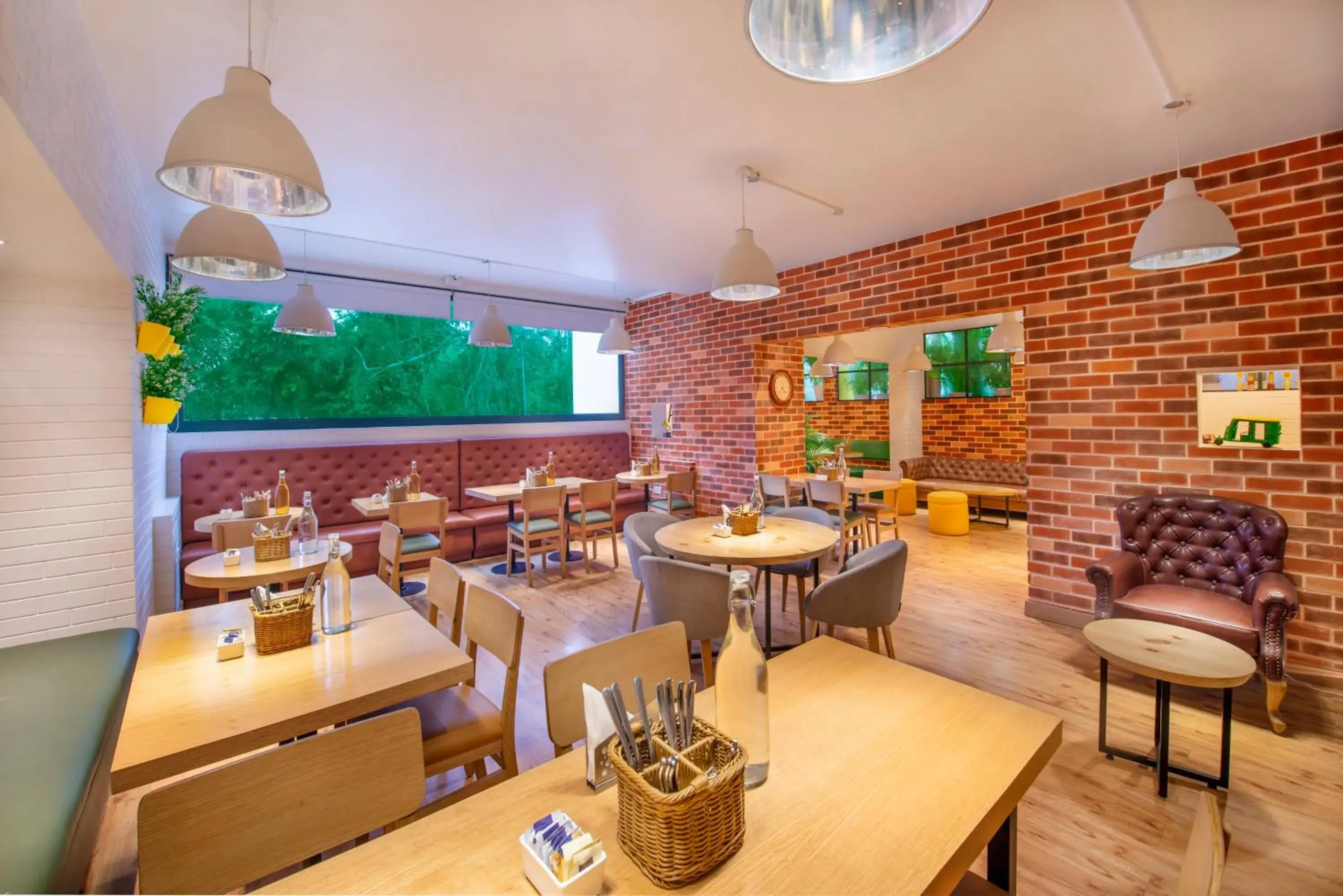 Restaurant/places to eat in bloomrooms @ Janpath Restaurant/places to eat in bloomrooms @ Janpath