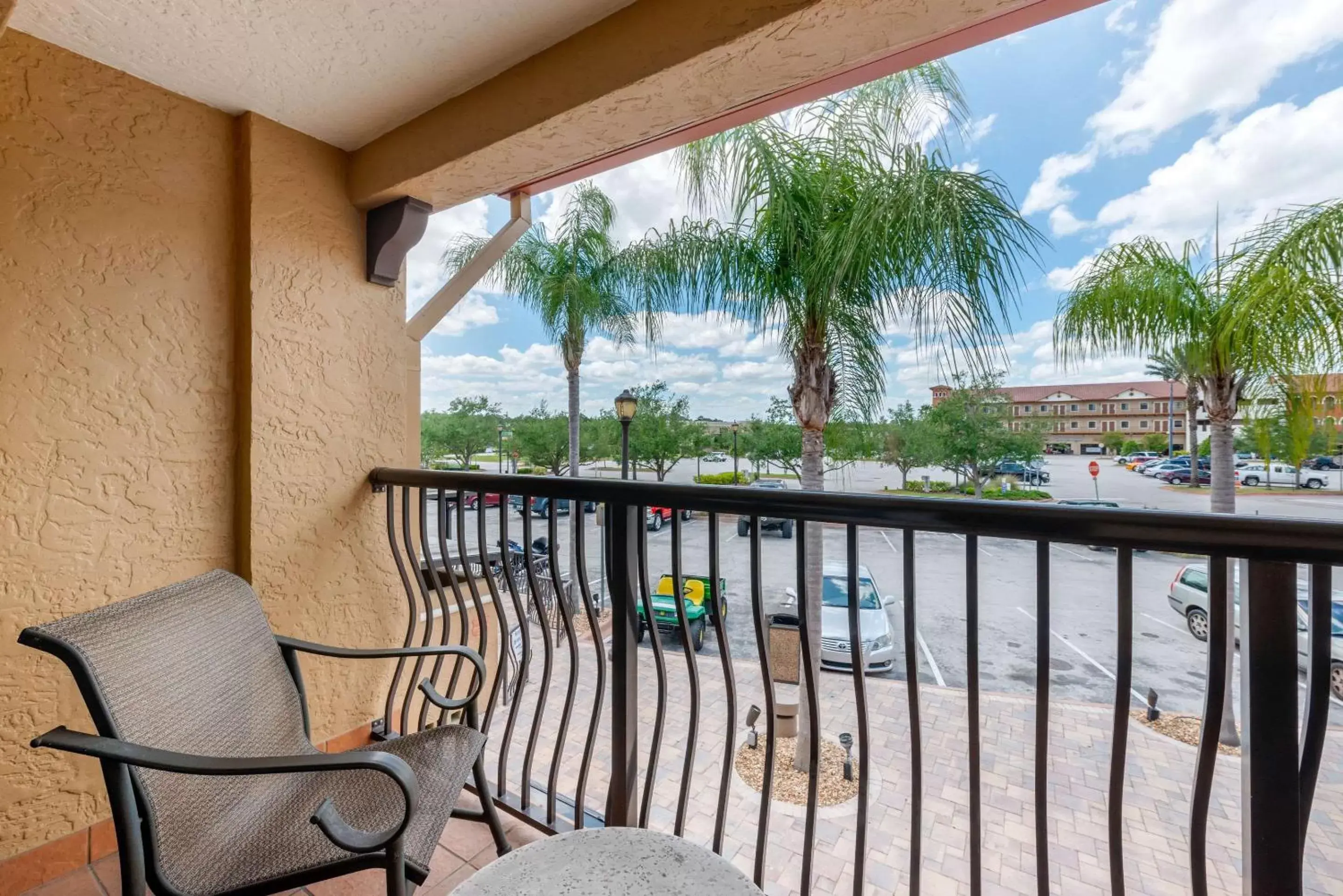 Photo of the whole room, Balcony/Terrace in Clarion Inn Ormond Beach at Destination Daytona