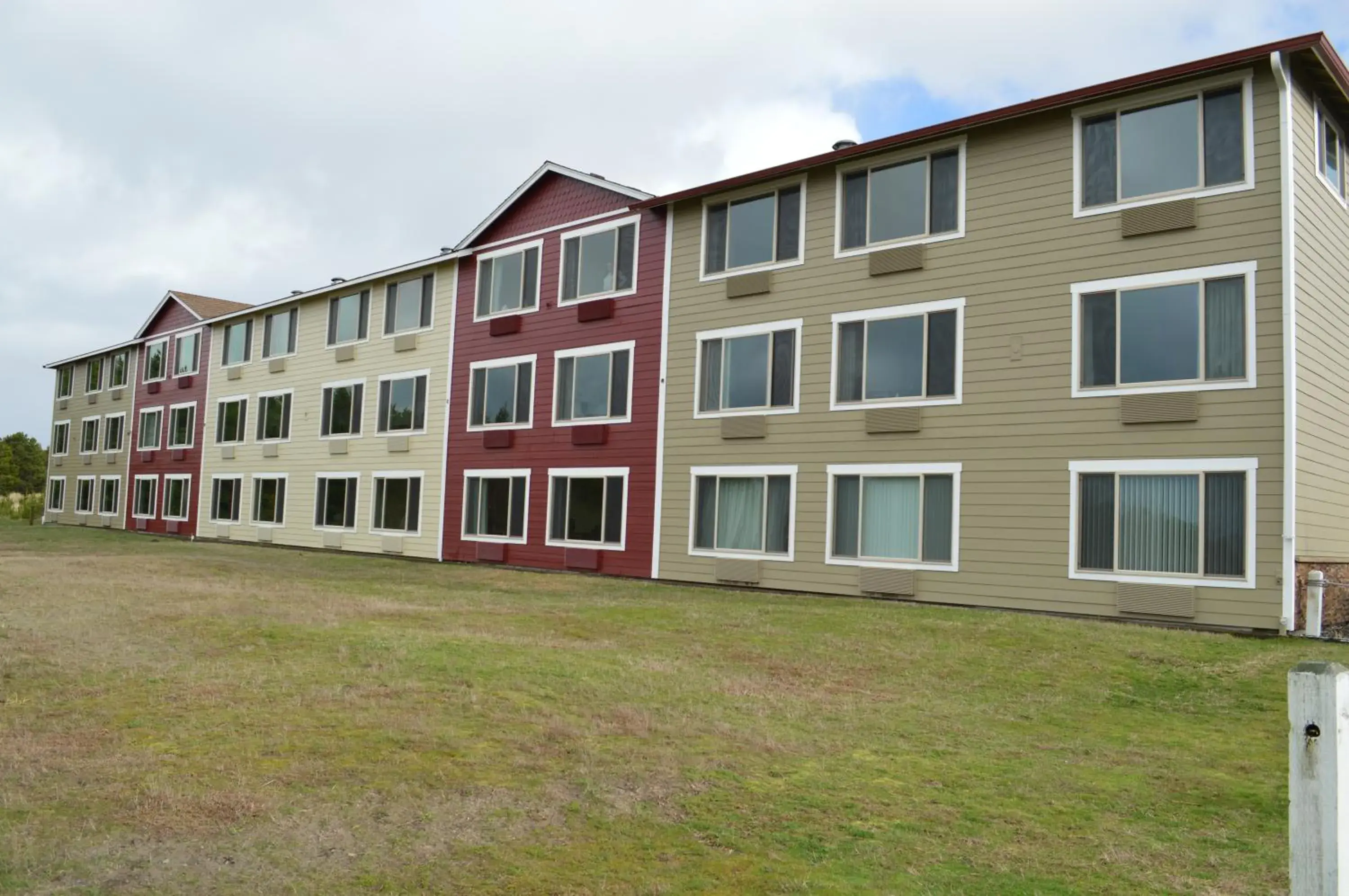 Property Building in Oceanview Inn at the Arch