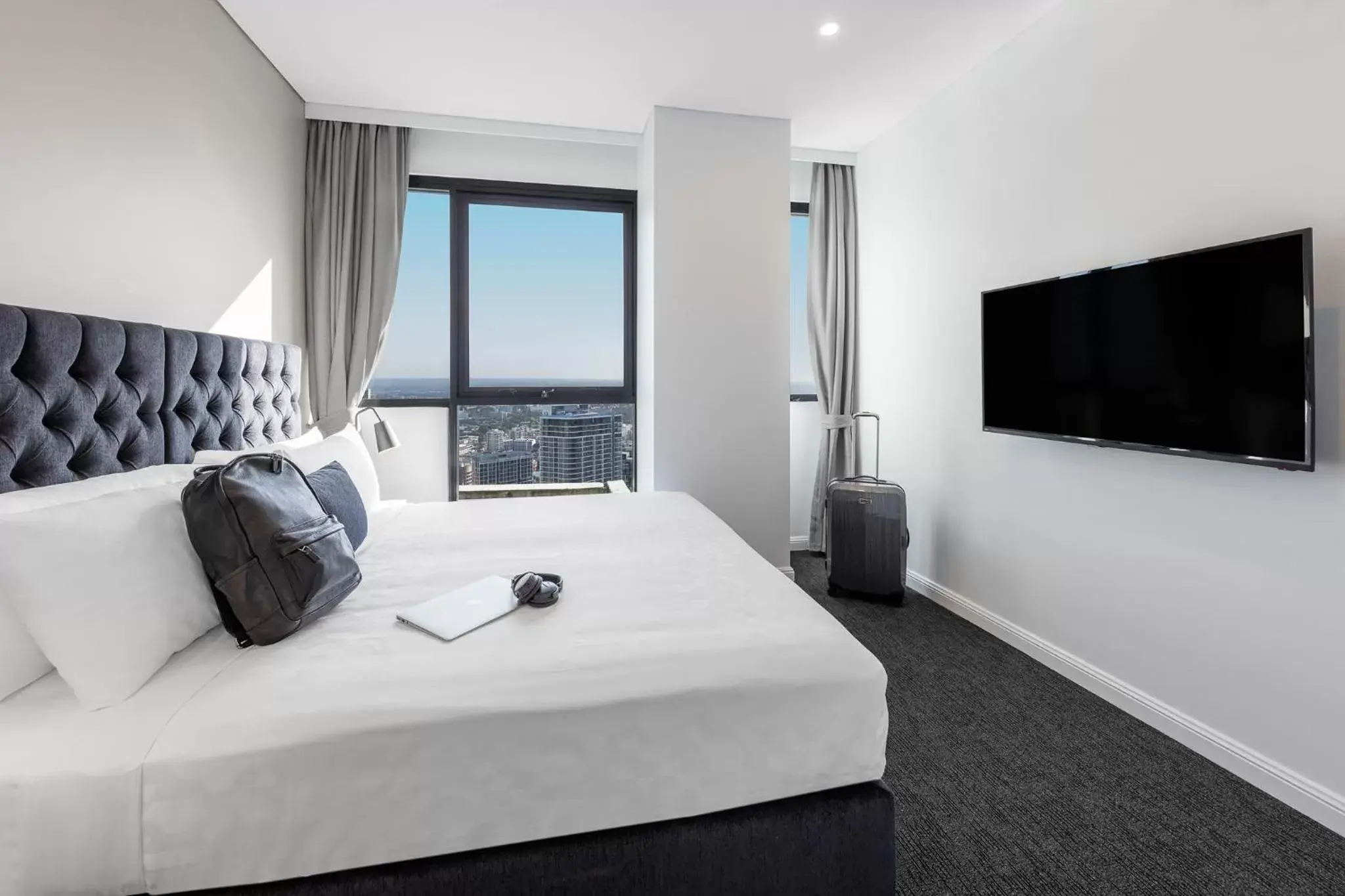 Bed in Meriton Suites Kent Street, Sydney