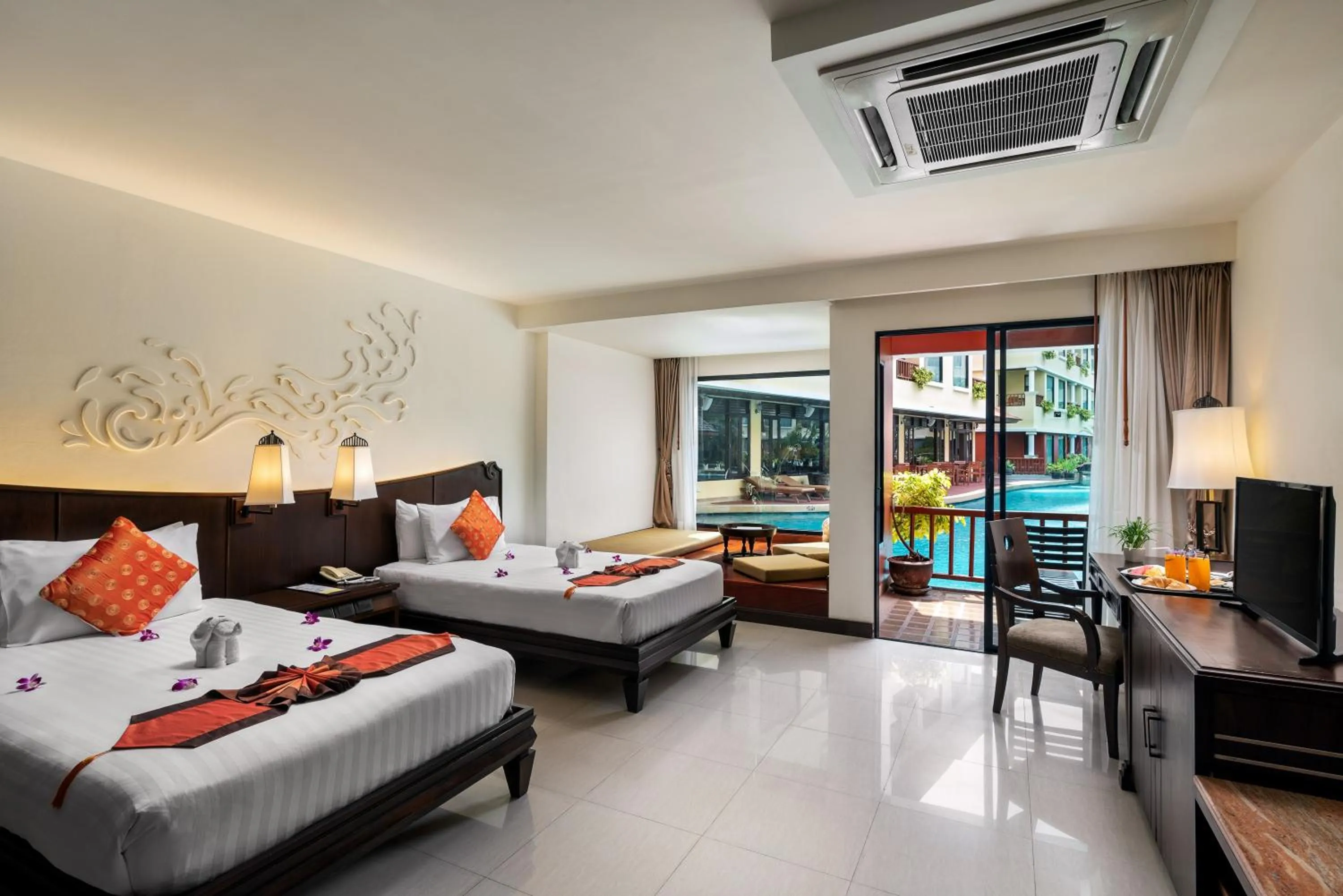Bedroom, Bed in Patong Paragon Resort & Spa SHA Extra Plus