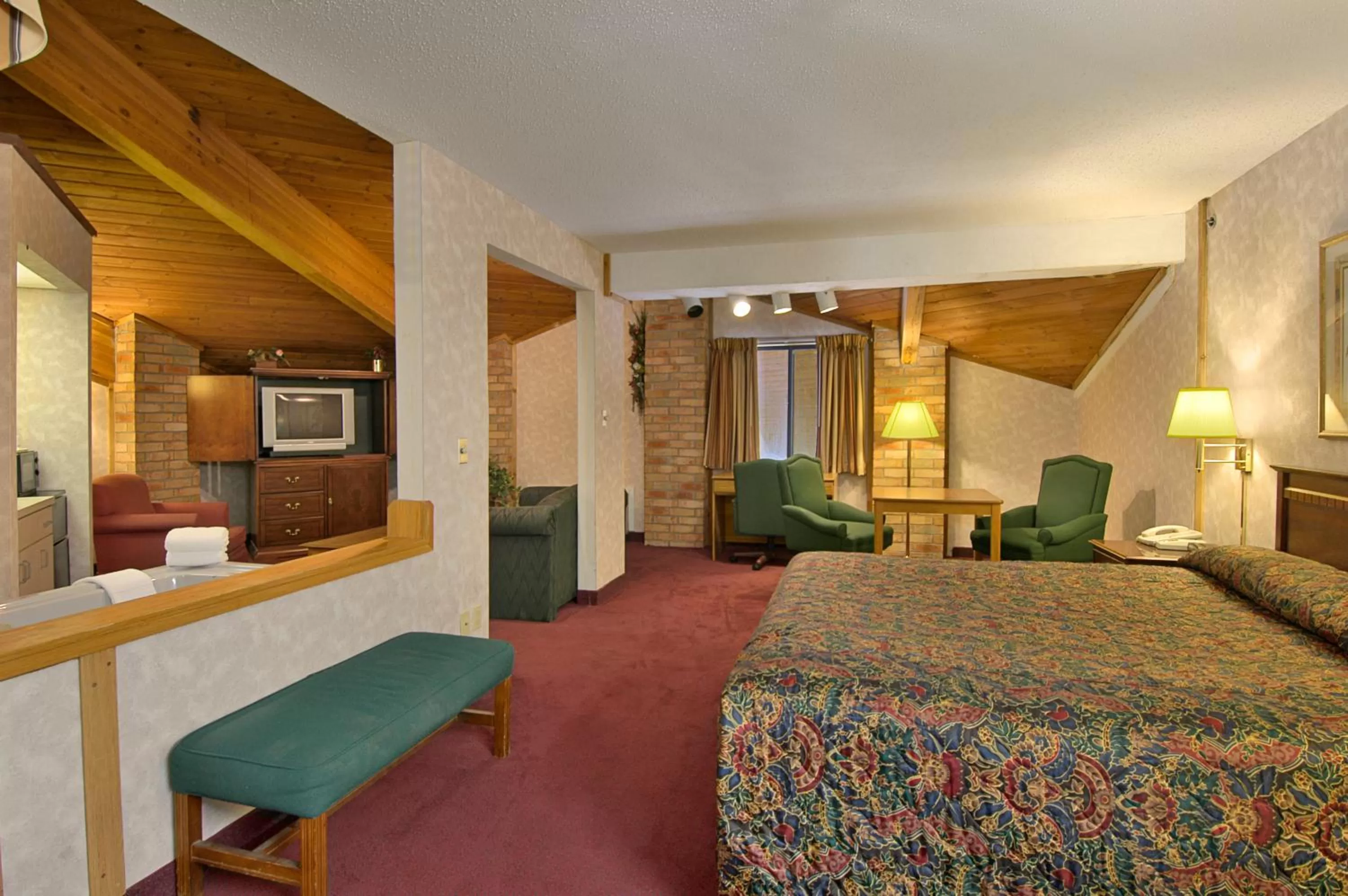 Photo of the whole room, Bed in Baymont by Wyndham Muskegon