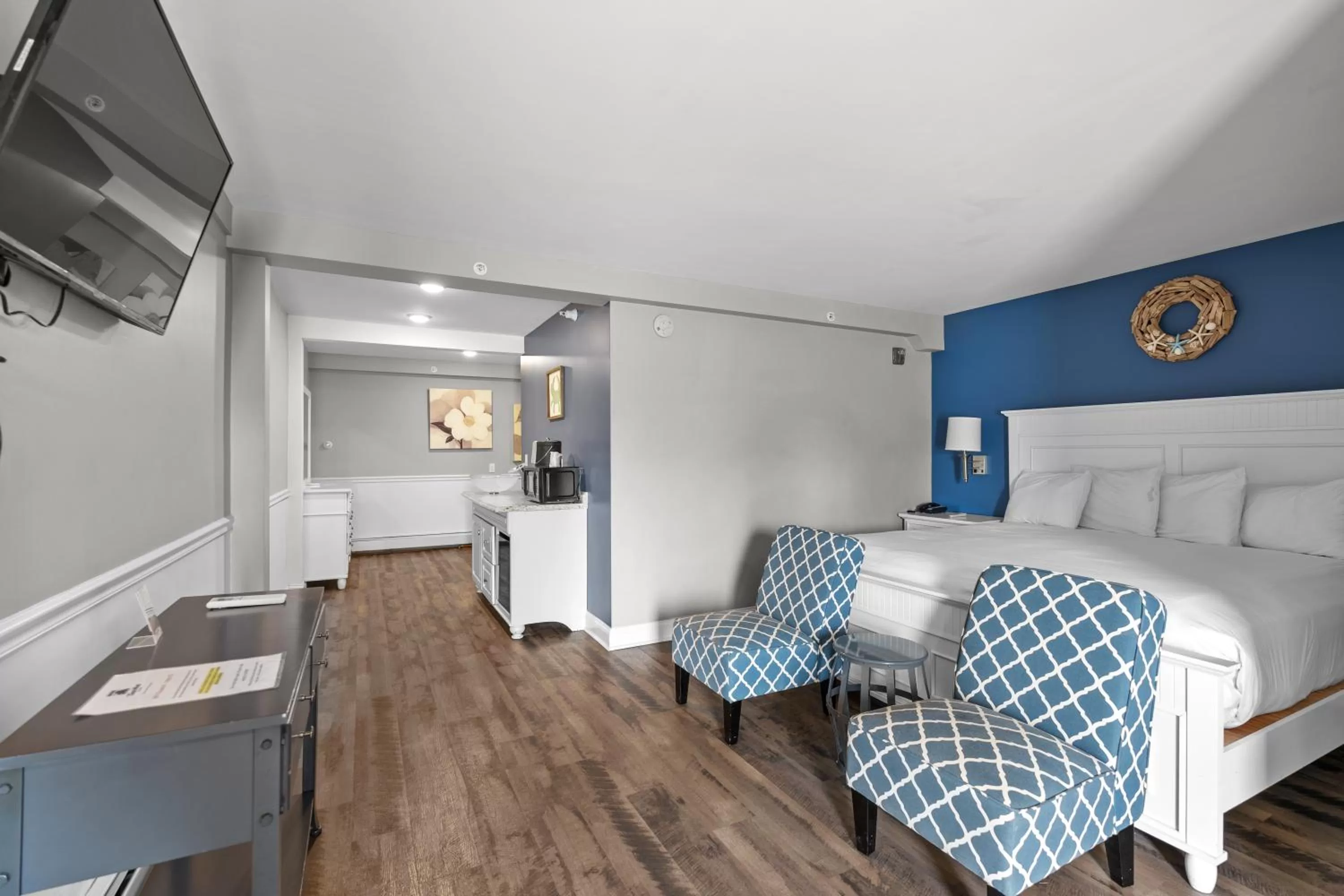 Property building in Trade Winds Inn