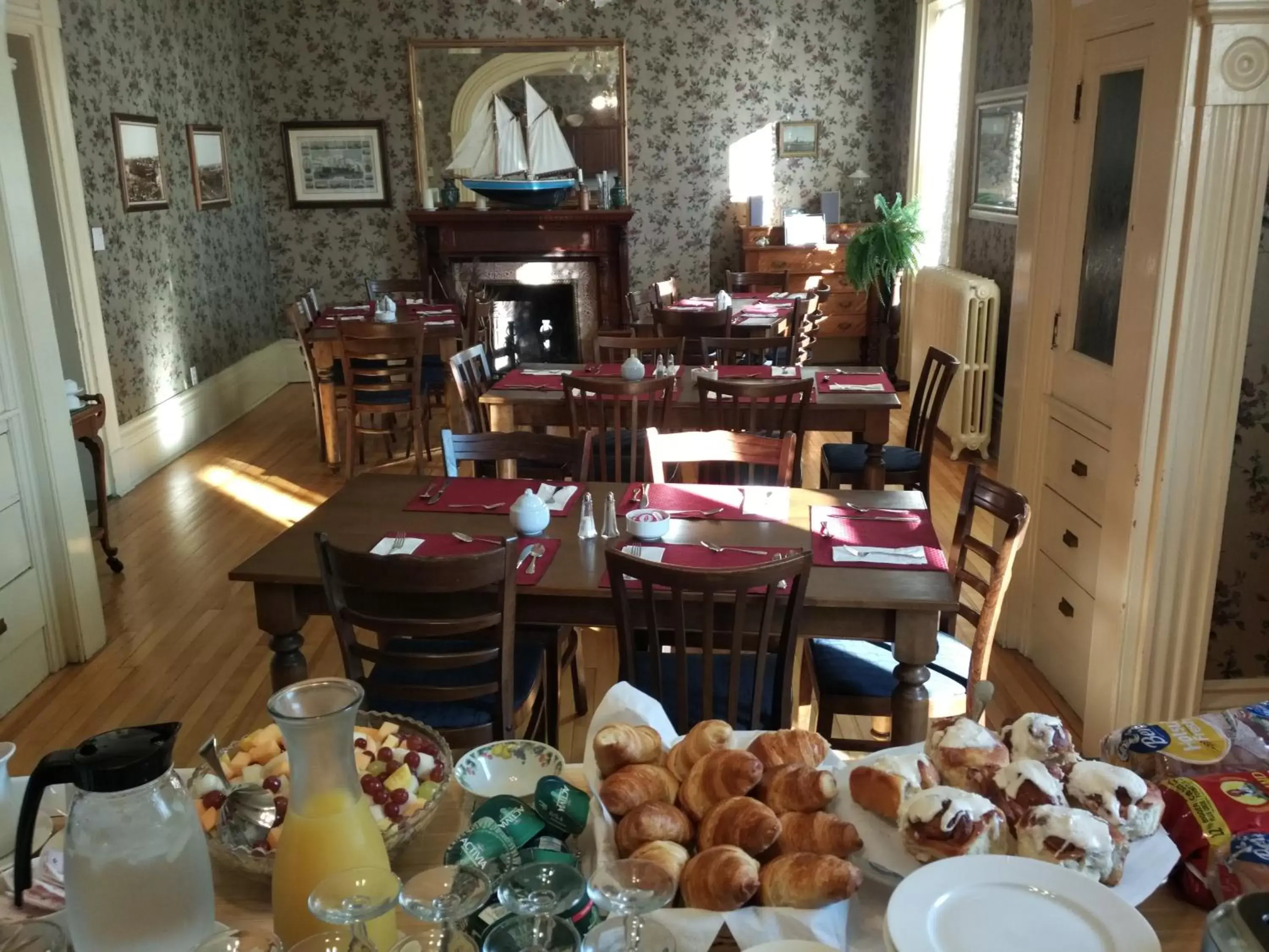 Coffee/tea facilities, Restaurant/Places to Eat in Homeport Historic B&B