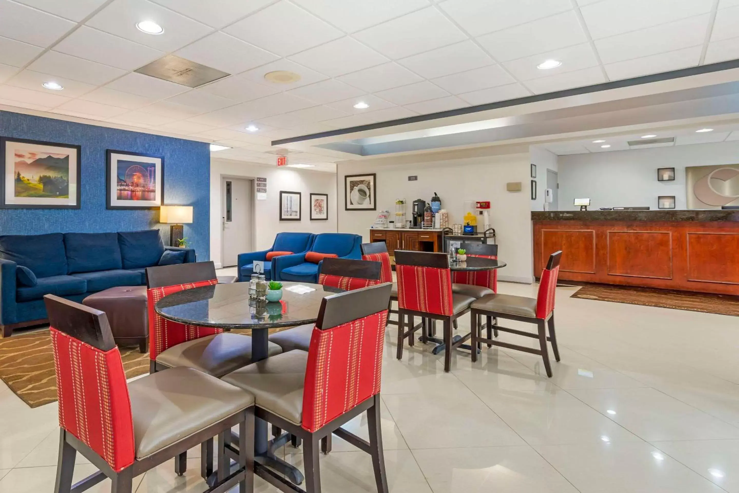 Lobby or reception, Restaurant/Places to Eat in Comfort Inn Alpharetta-Atlanta North