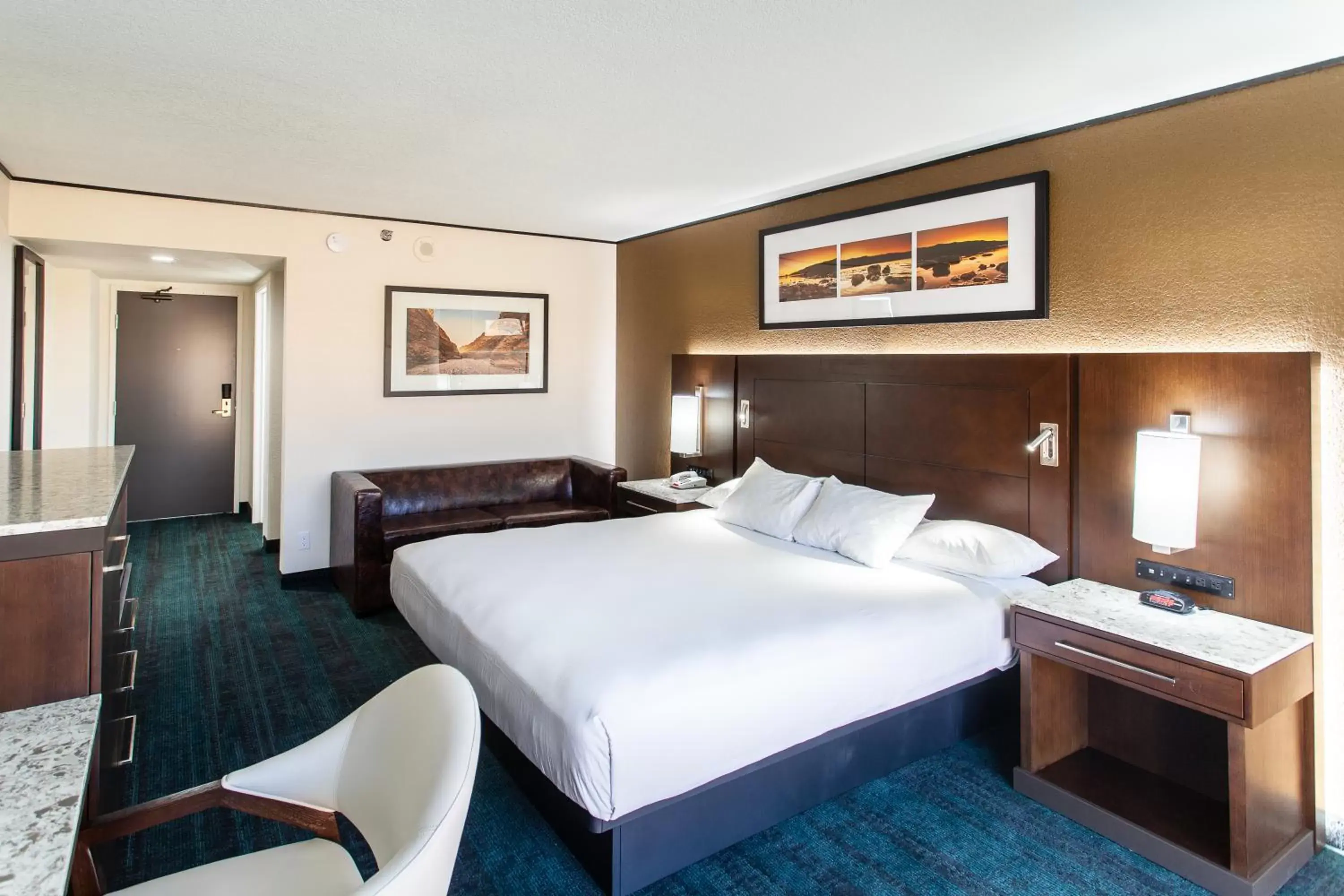 Guests, Bed in Don Laughlin's Riverside Resort & Casino