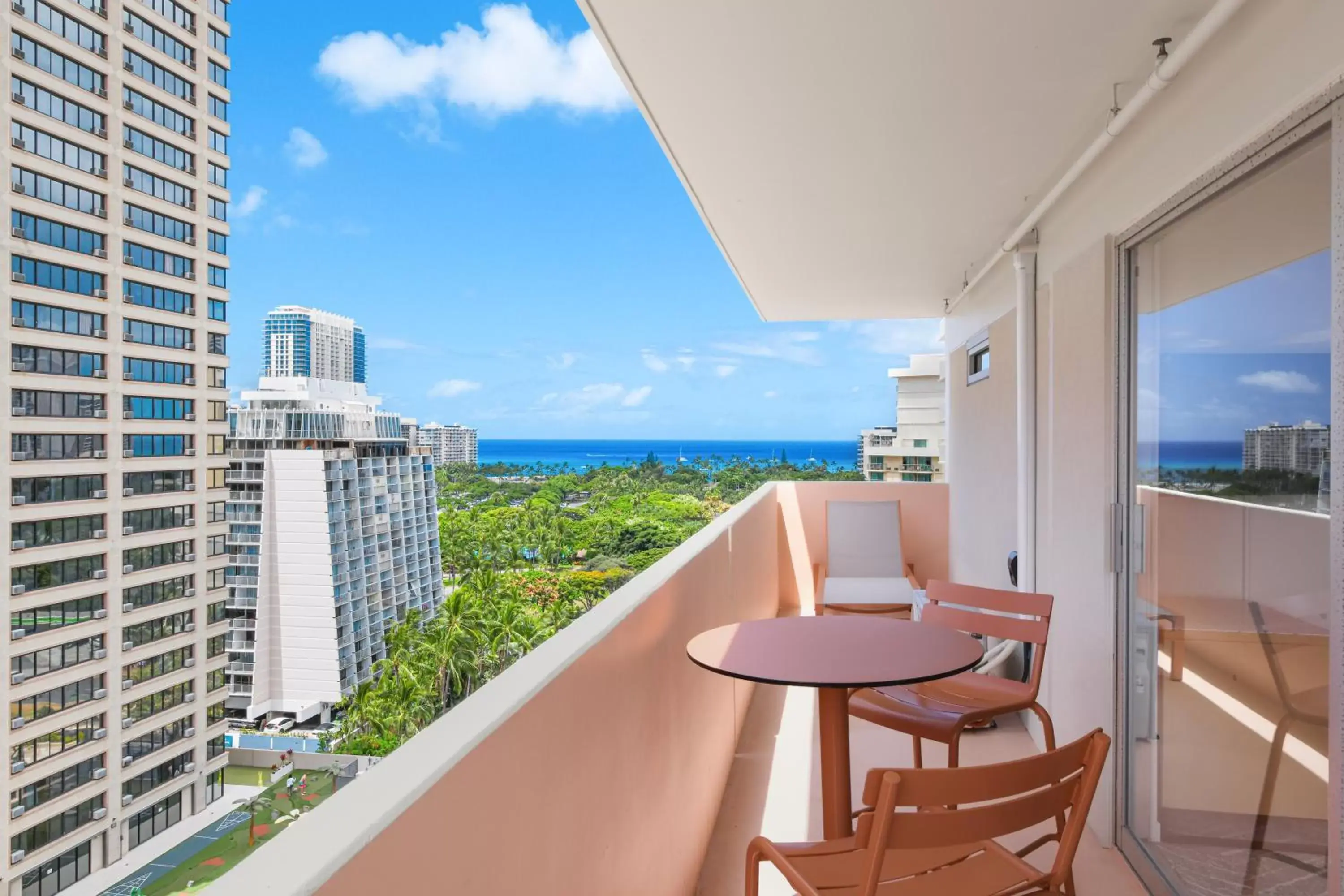 Patio, Balcony/Terrace in Romer Waikiki at The Ambassador