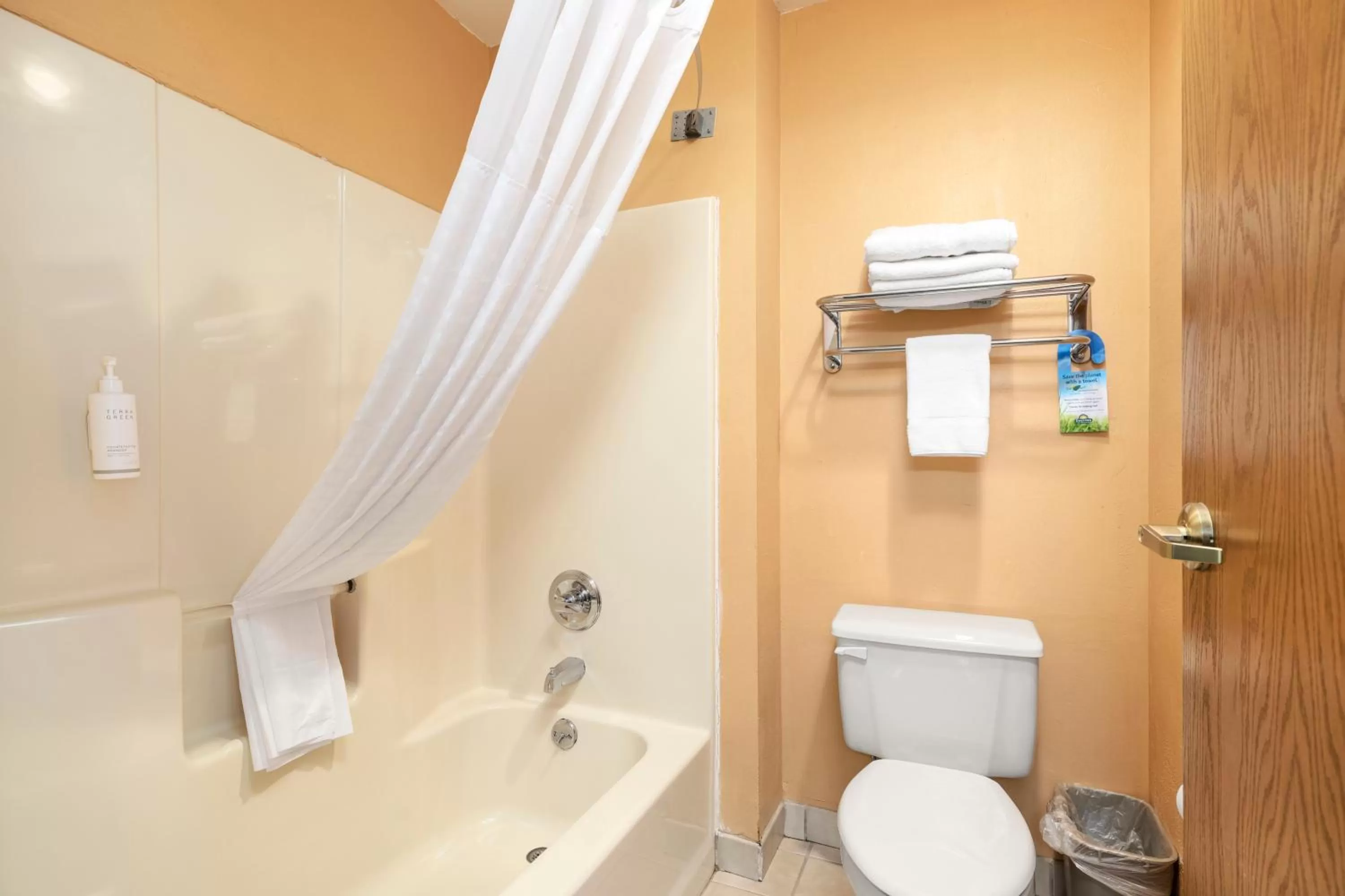 Bathroom in Days Inn by Wyndham Battlefield Rd/Hwy 65