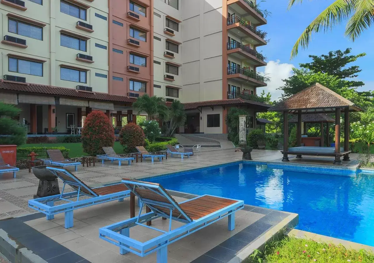 Swimming Pool in The Jayakarta Suites Komodo Flores