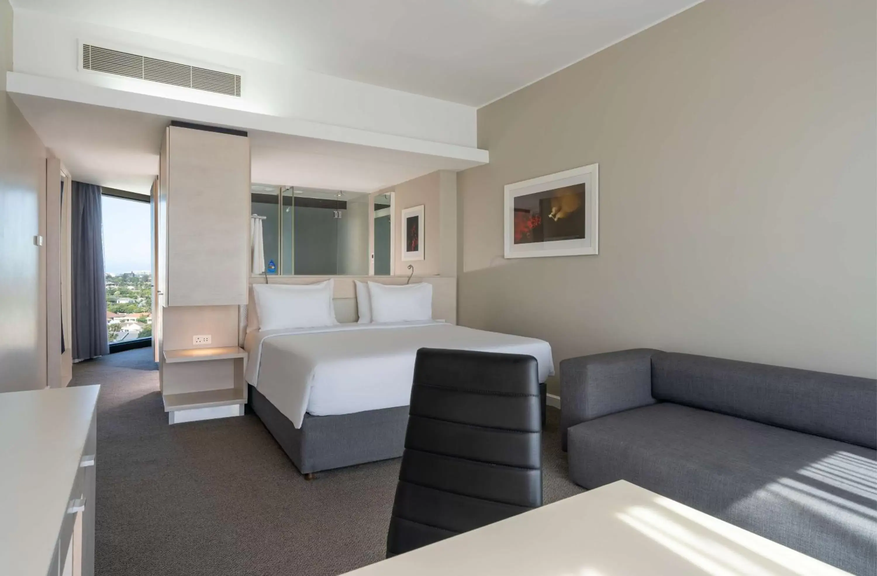 Bedroom, Seating Area in Radisson Blu Hotel, Port Elizabeth