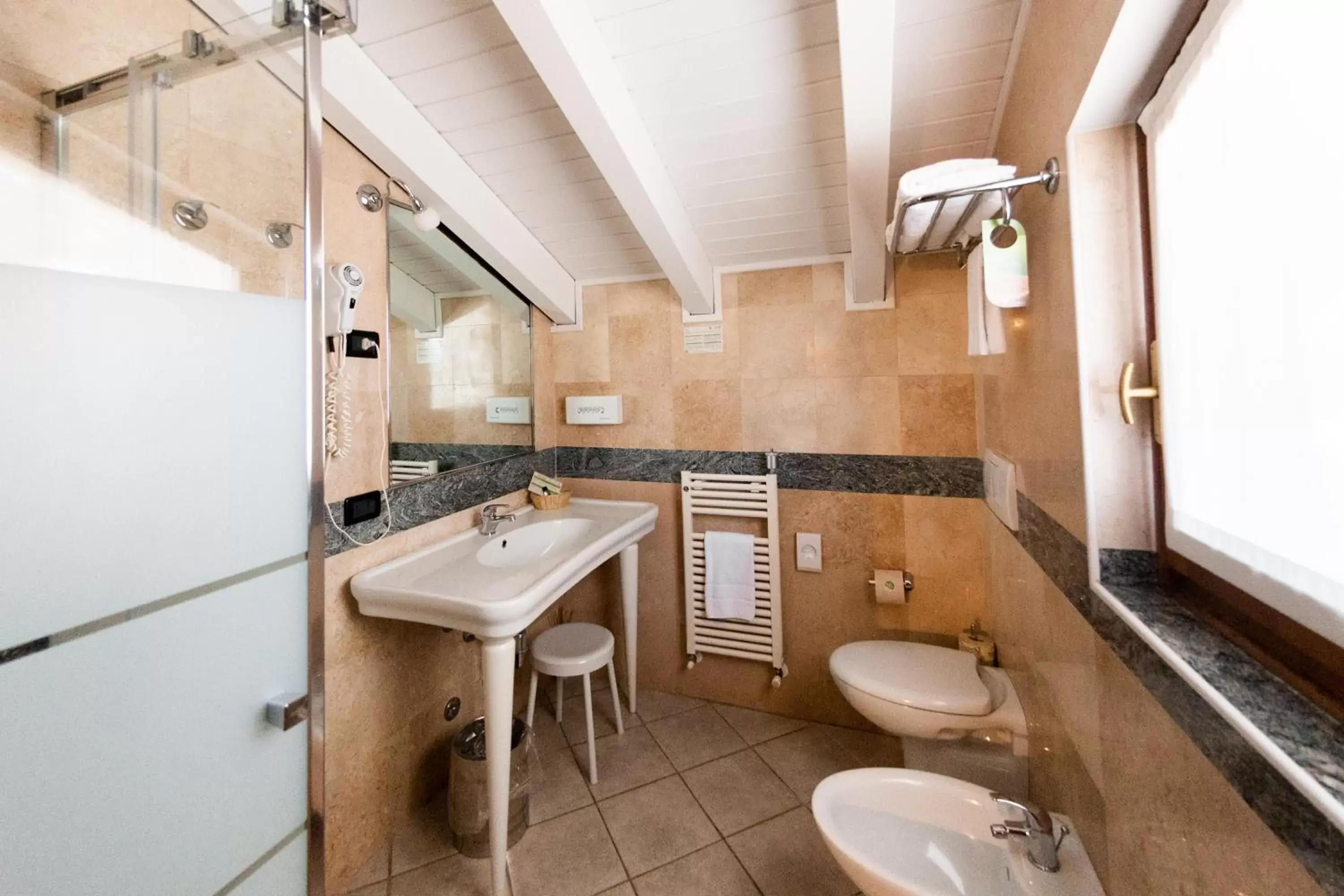 Toilet, Bathroom in Hotel Ungheria Varese 1946