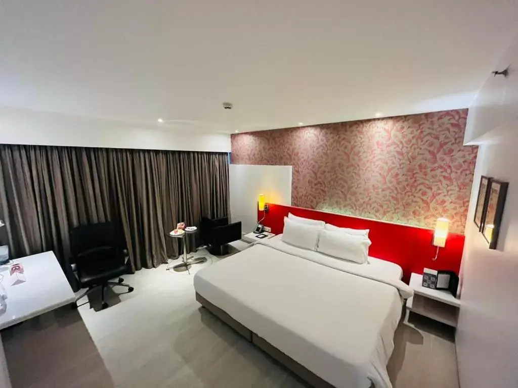 Bedroom, Bed in Country Inn & Suites By Radisson Navi Mumbai