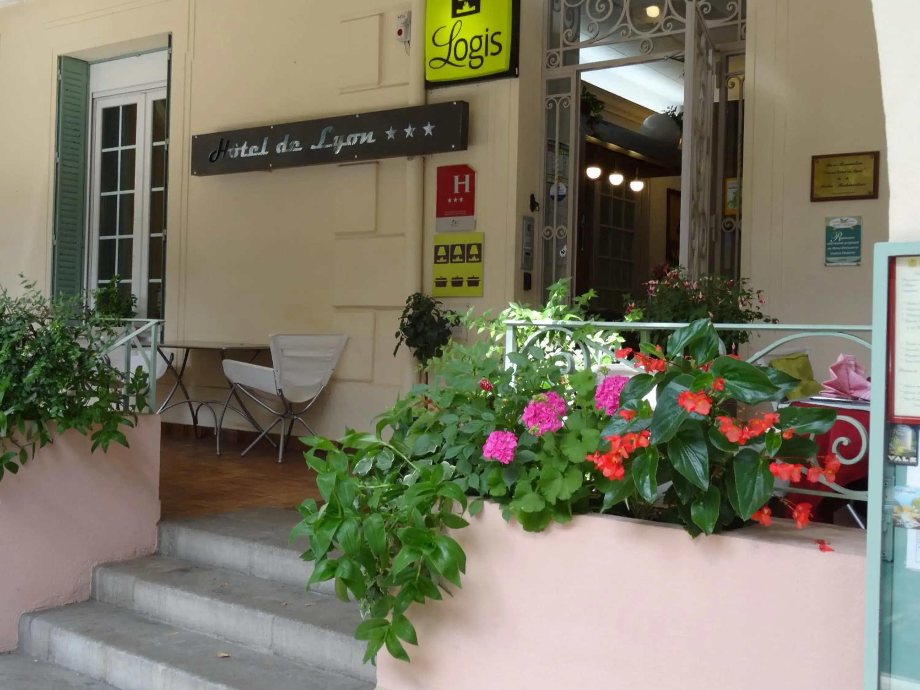 Facade/entrance in Grand Hôtel de Lyon