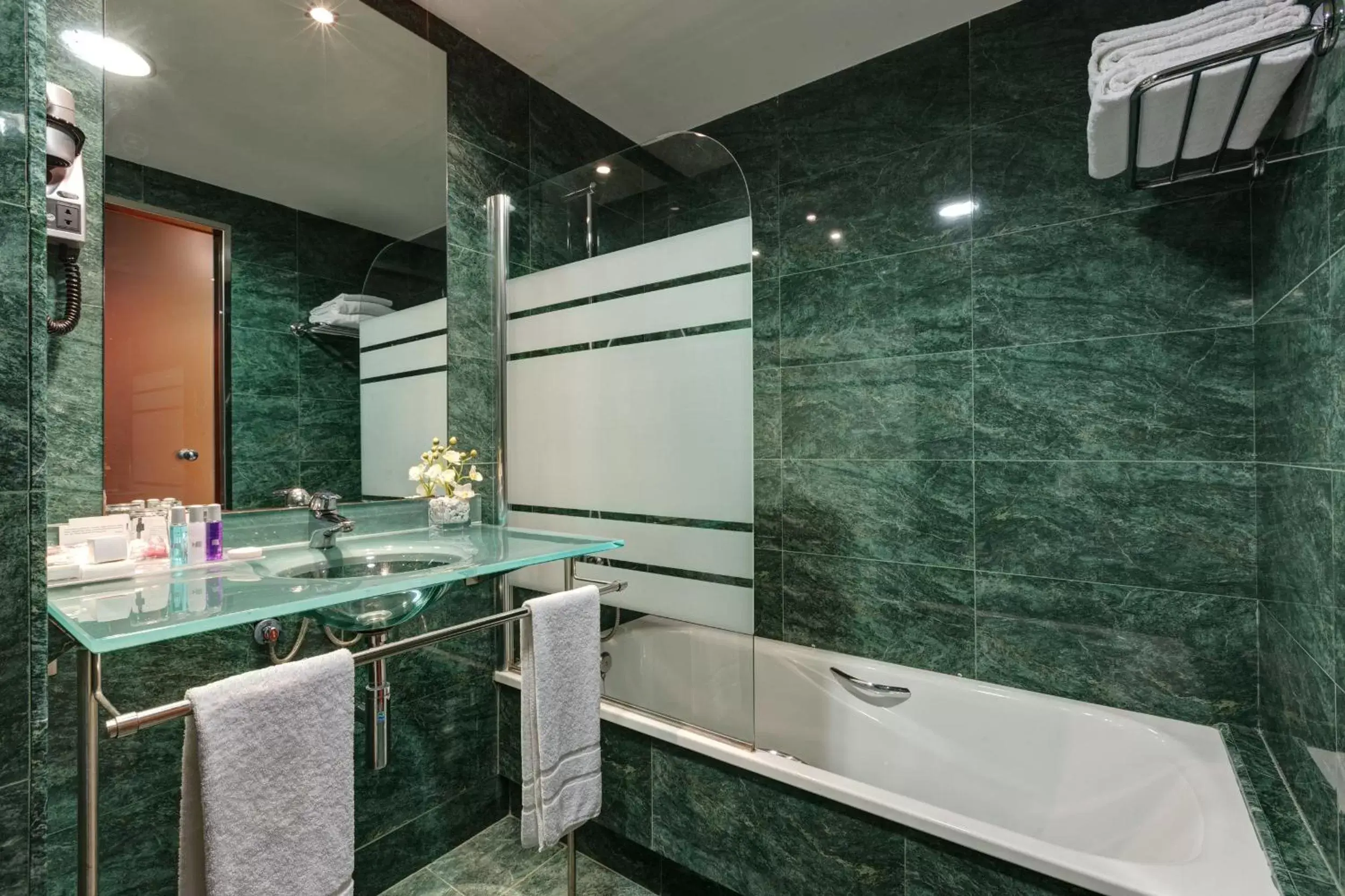 Shower, Bathroom in Acevi Villarroel