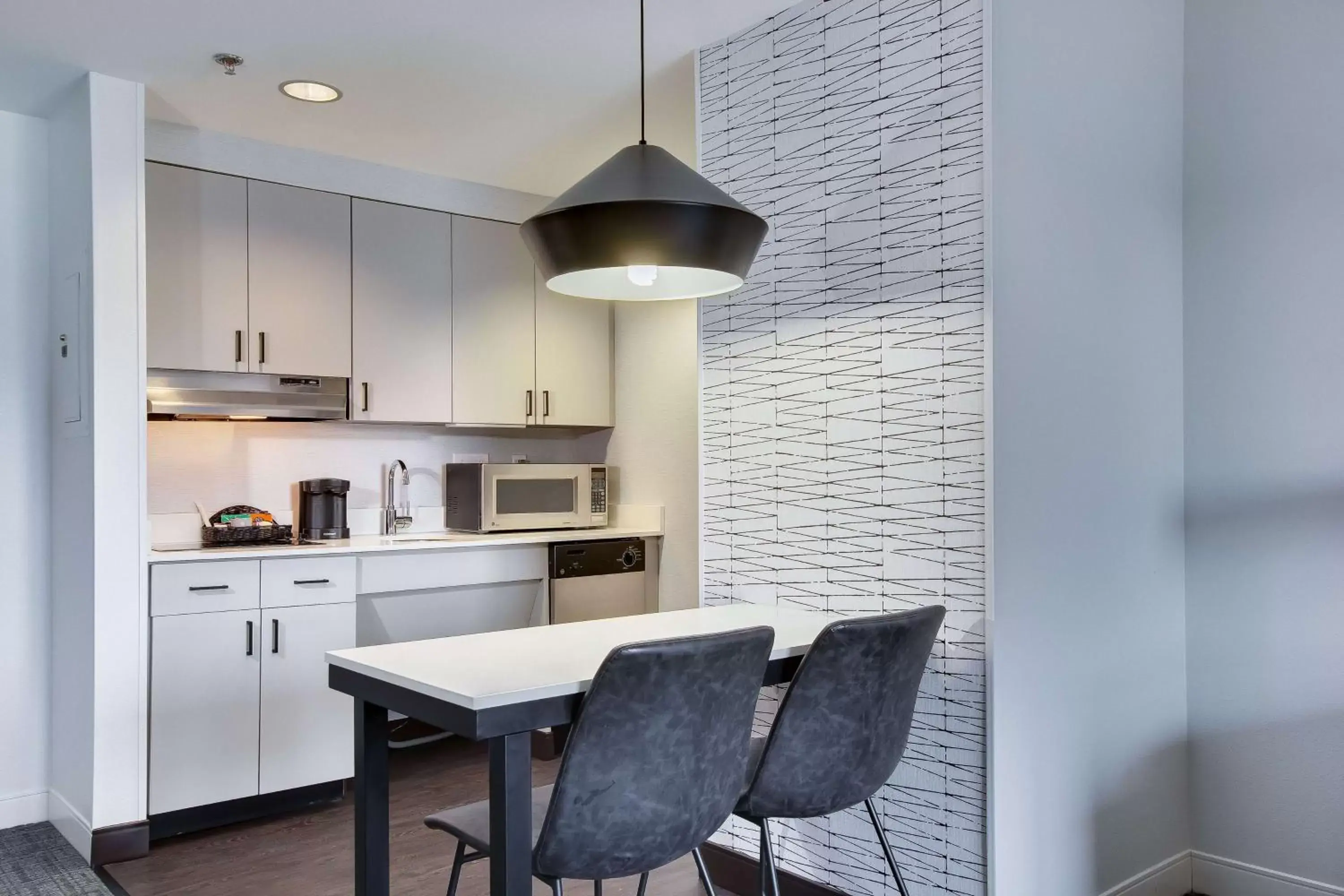 Kitchen or kitchenette, Kitchen/Kitchenette in Homewood Suites by Hilton Louisville-East