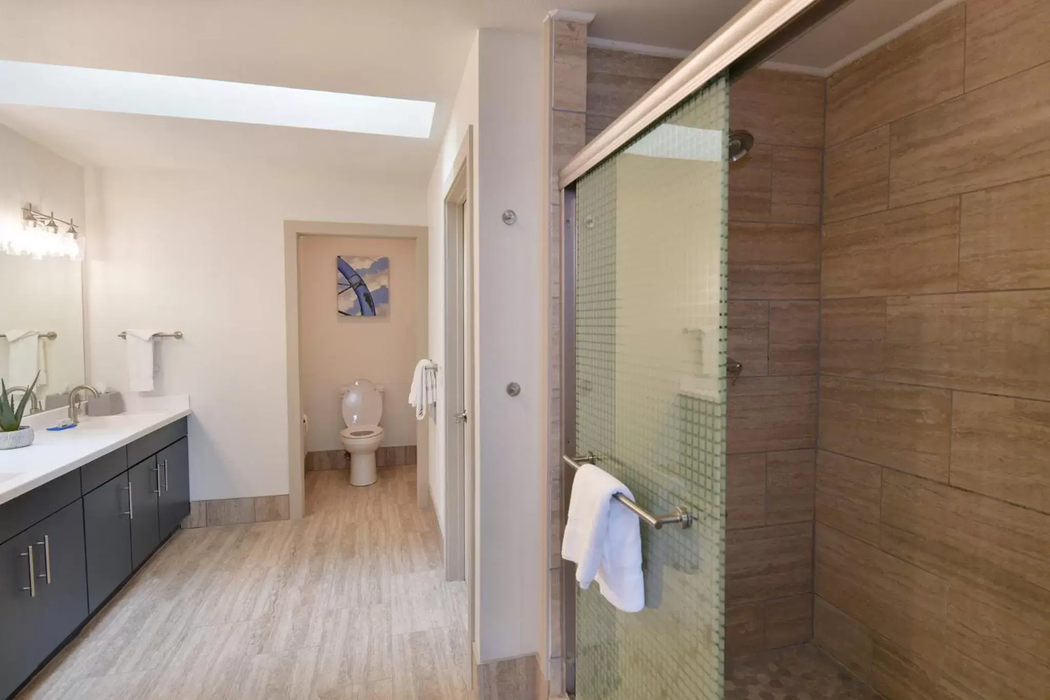 Photo of the whole room in Holiday Inn Express Wisconsin Dells by IHG Photo of the whole room in Holiday Inn Express Wisconsin Dells by IHG