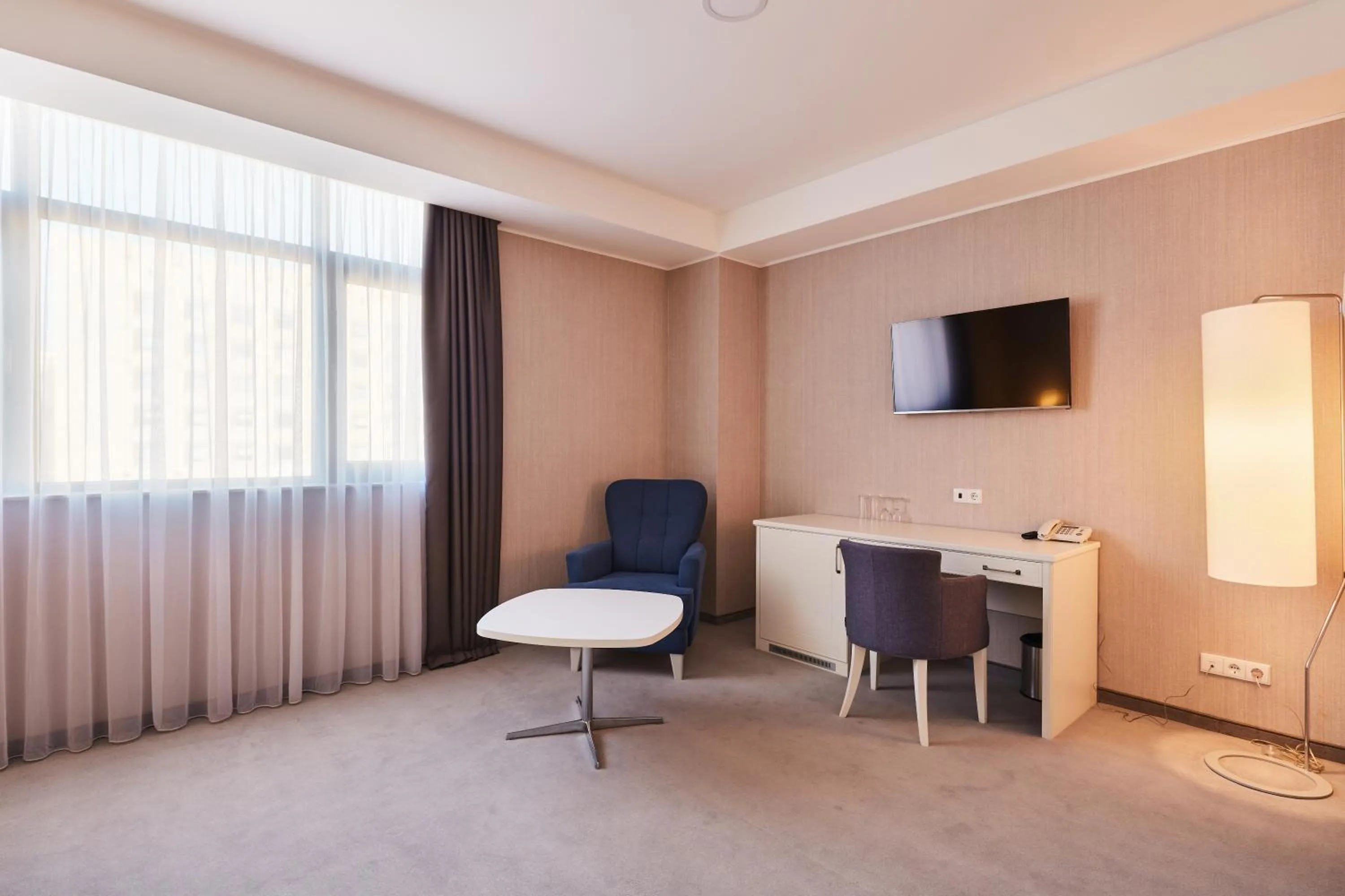 Library in Gallery Palace Hotel