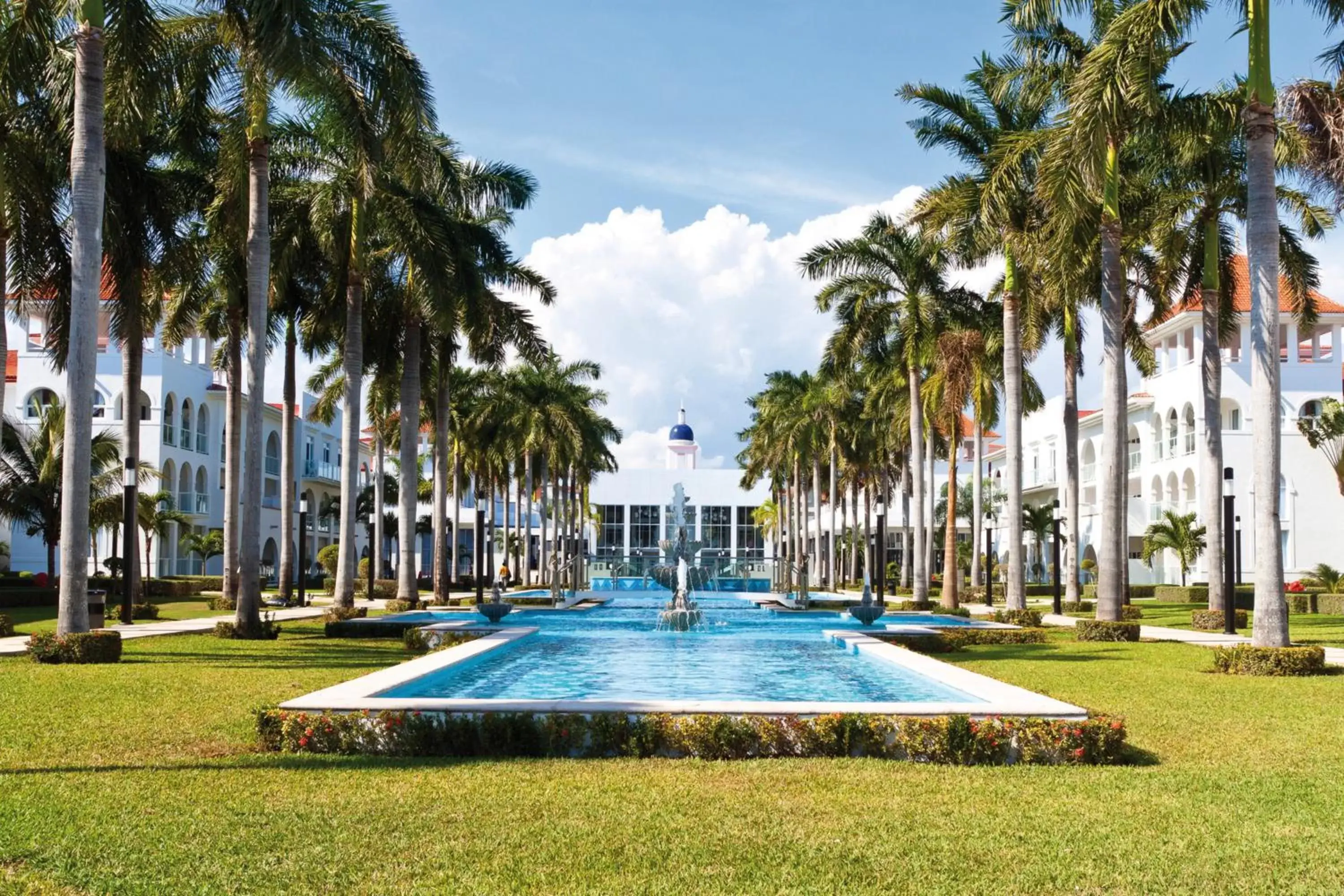 Garden, Swimming Pool in Riu Palace Mexico - All Inclusive