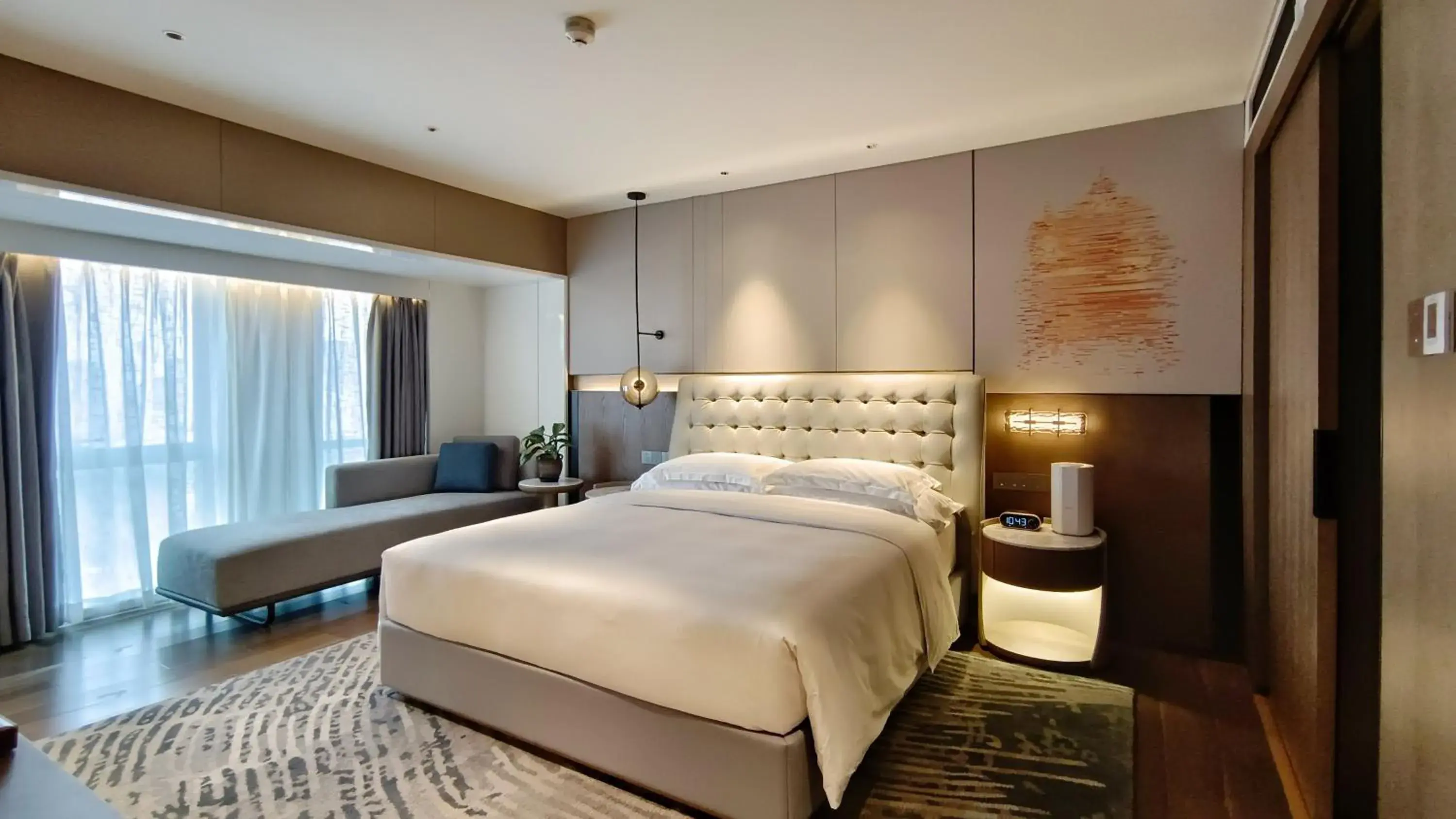 Photo of the whole room, Bed in Crowne Plaza Hohhot City Center