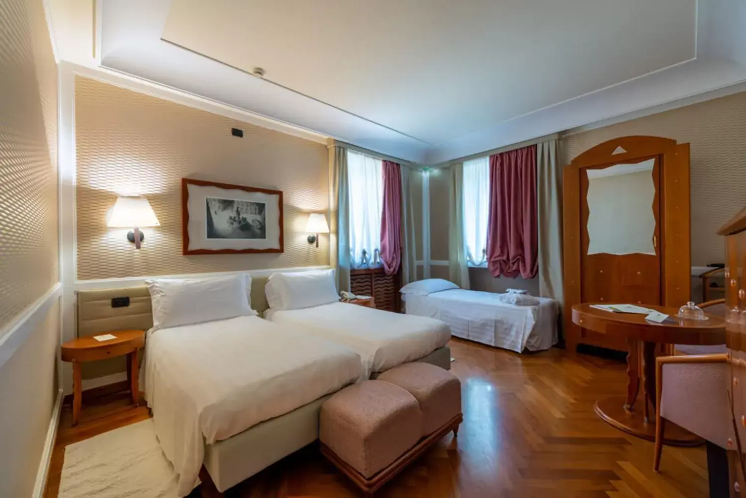 Deluxe Triple Room with Sea View in Grand Hotel Ortigia