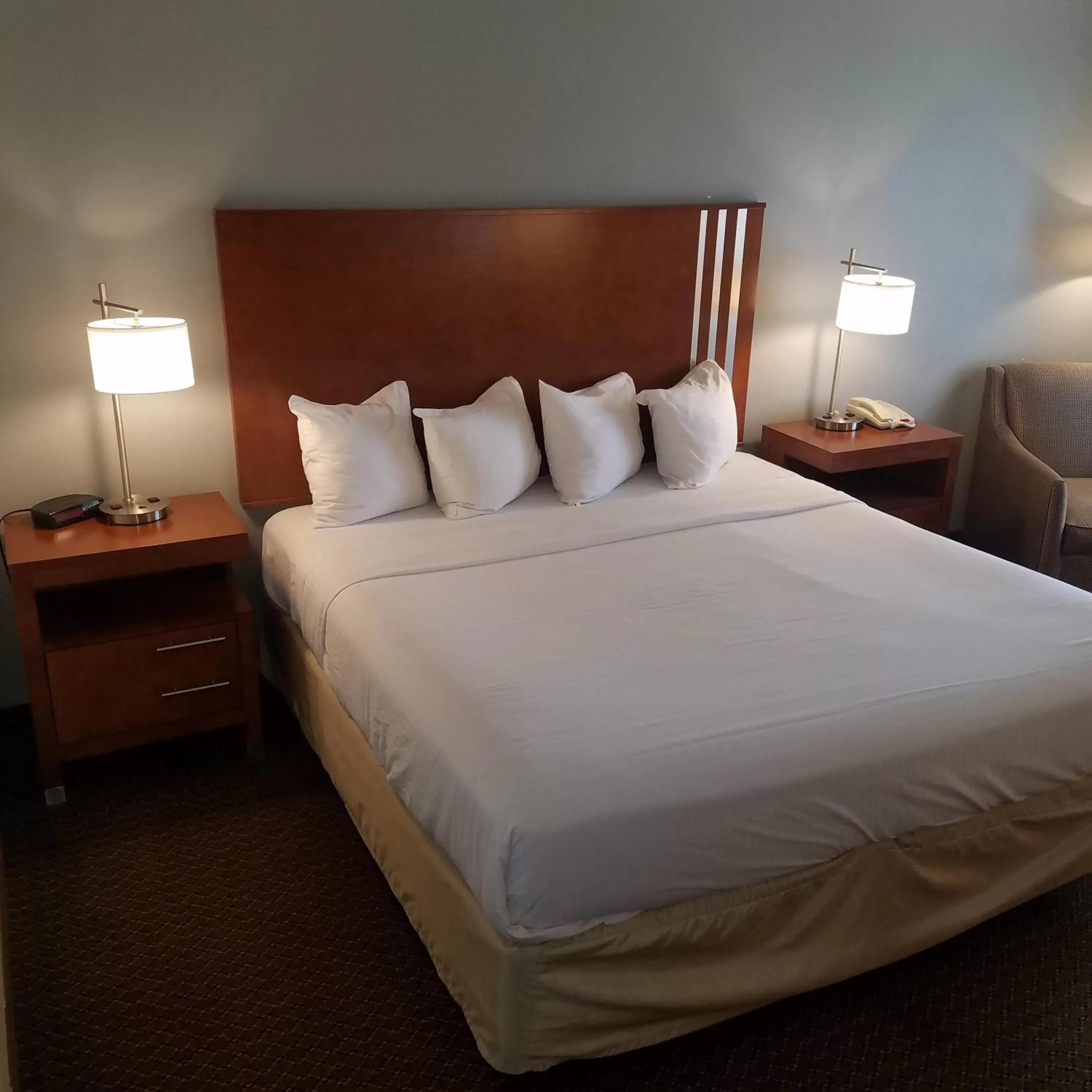 Bedroom, Bed in SureStay Hotel by Best Western Hollister