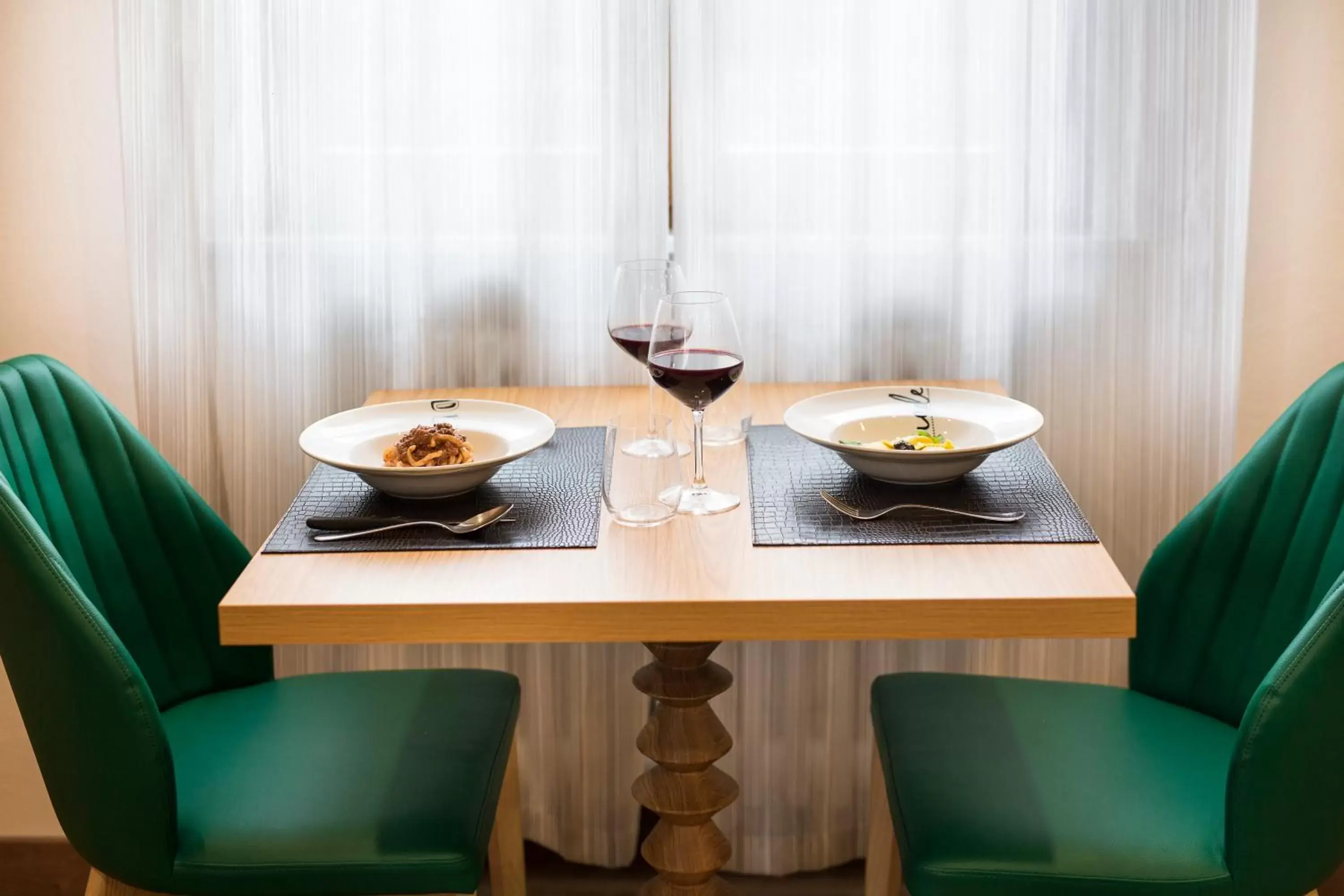 Lunch, Seating Area in La Gustea Hotel & Cucina