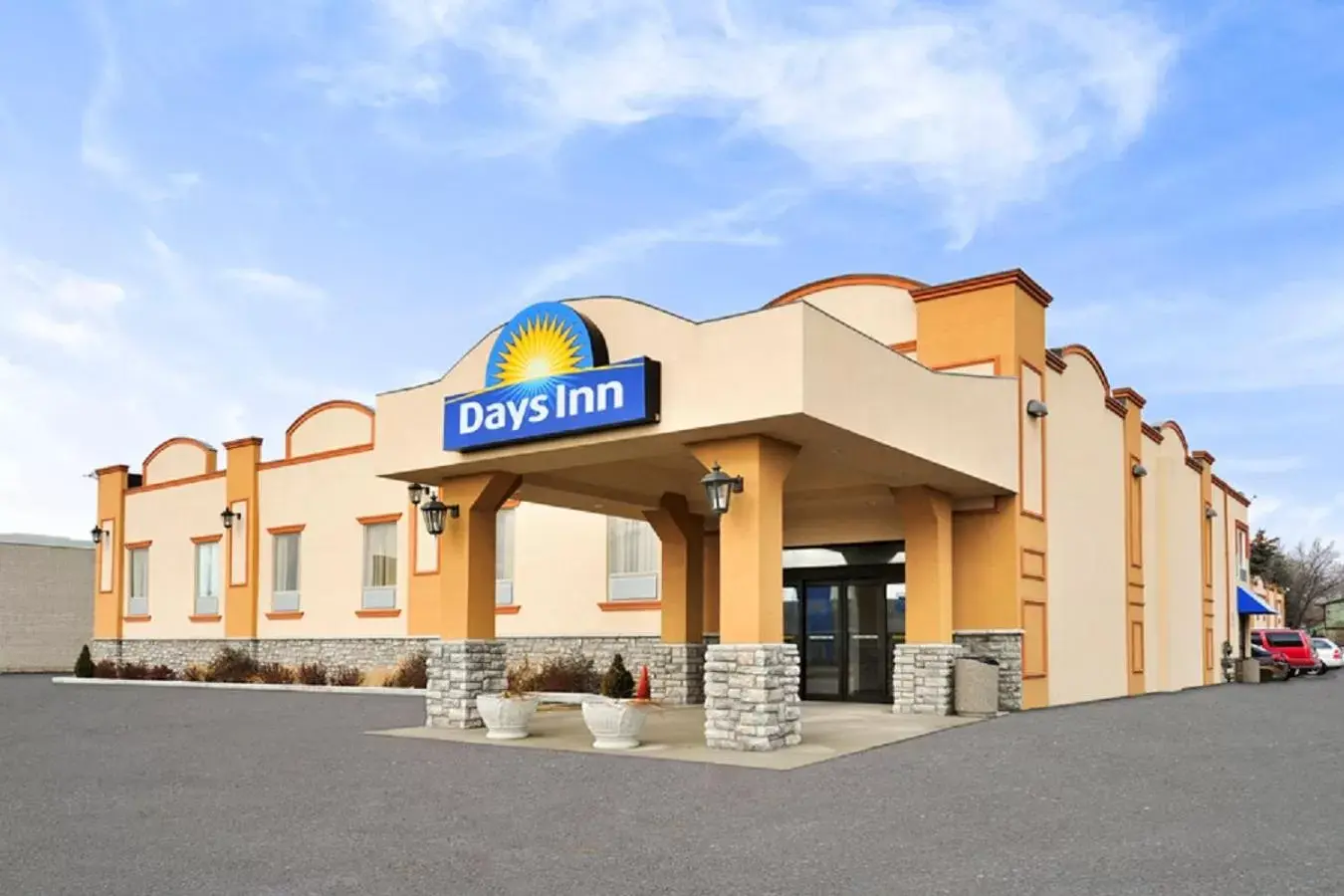 Property Building in Days Inn by Wyndham Brampton